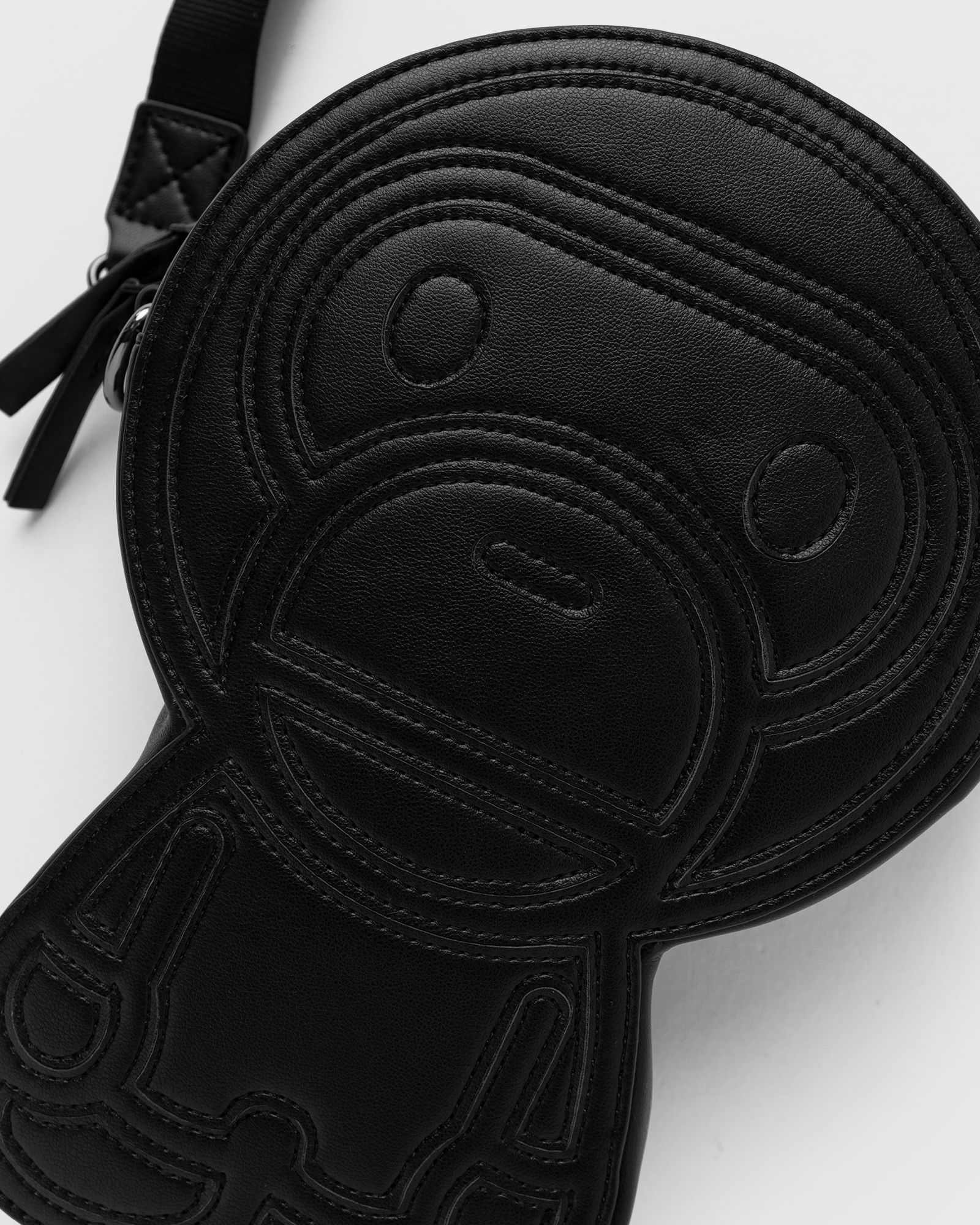 希少！A BATHING APE　LEATHER 　TAG BAG TAG BAPE A BATHING APE Luggage tag / lanyard /keychain high