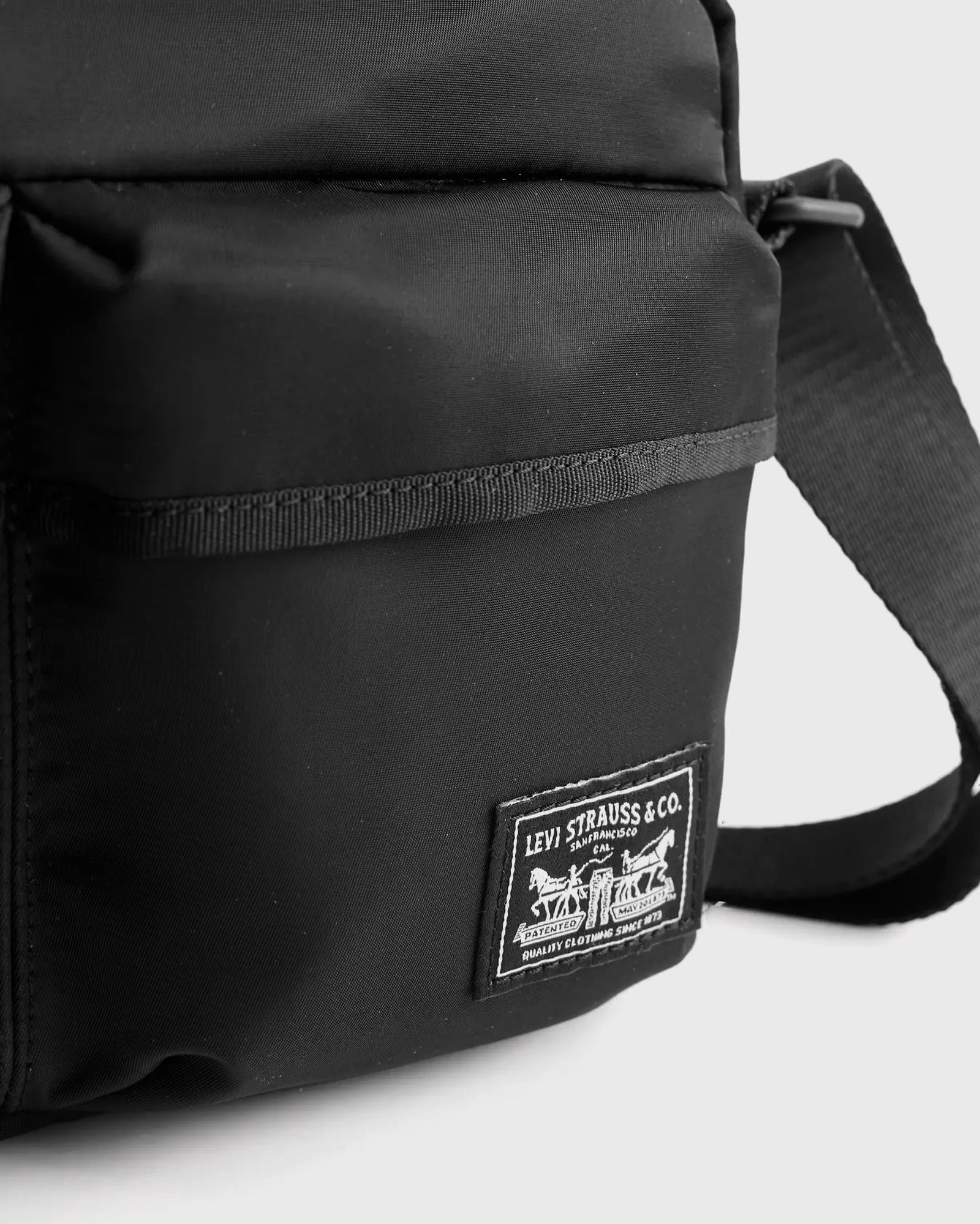 MISSION BAY CROSSBODY POUCH