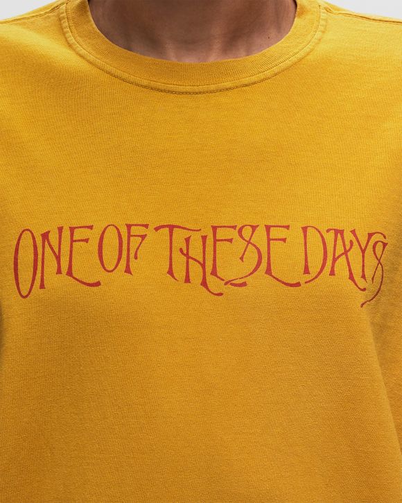 WREATH OF ROSES TEE