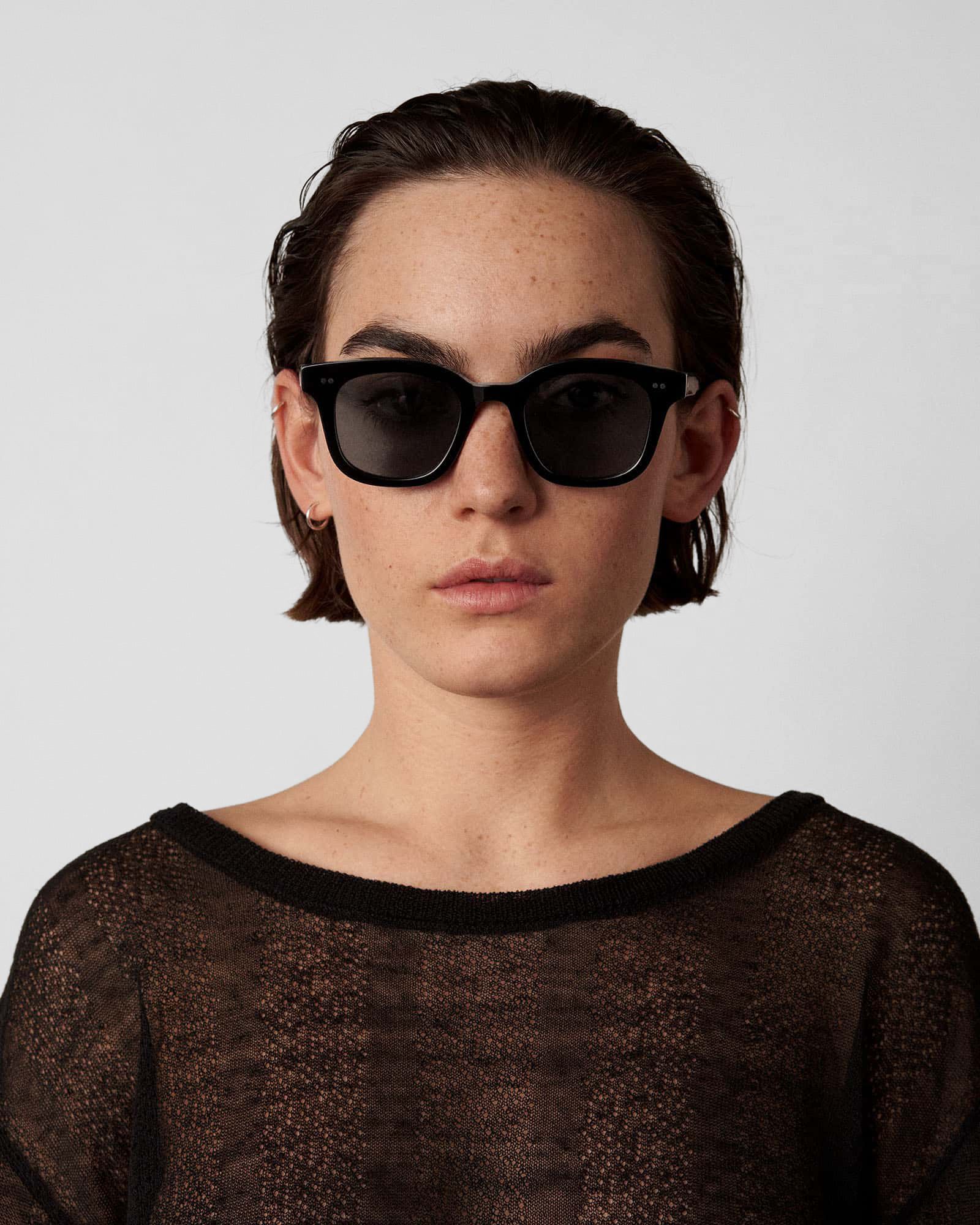 02.2 ALMOST BLACK SUNGLASSES