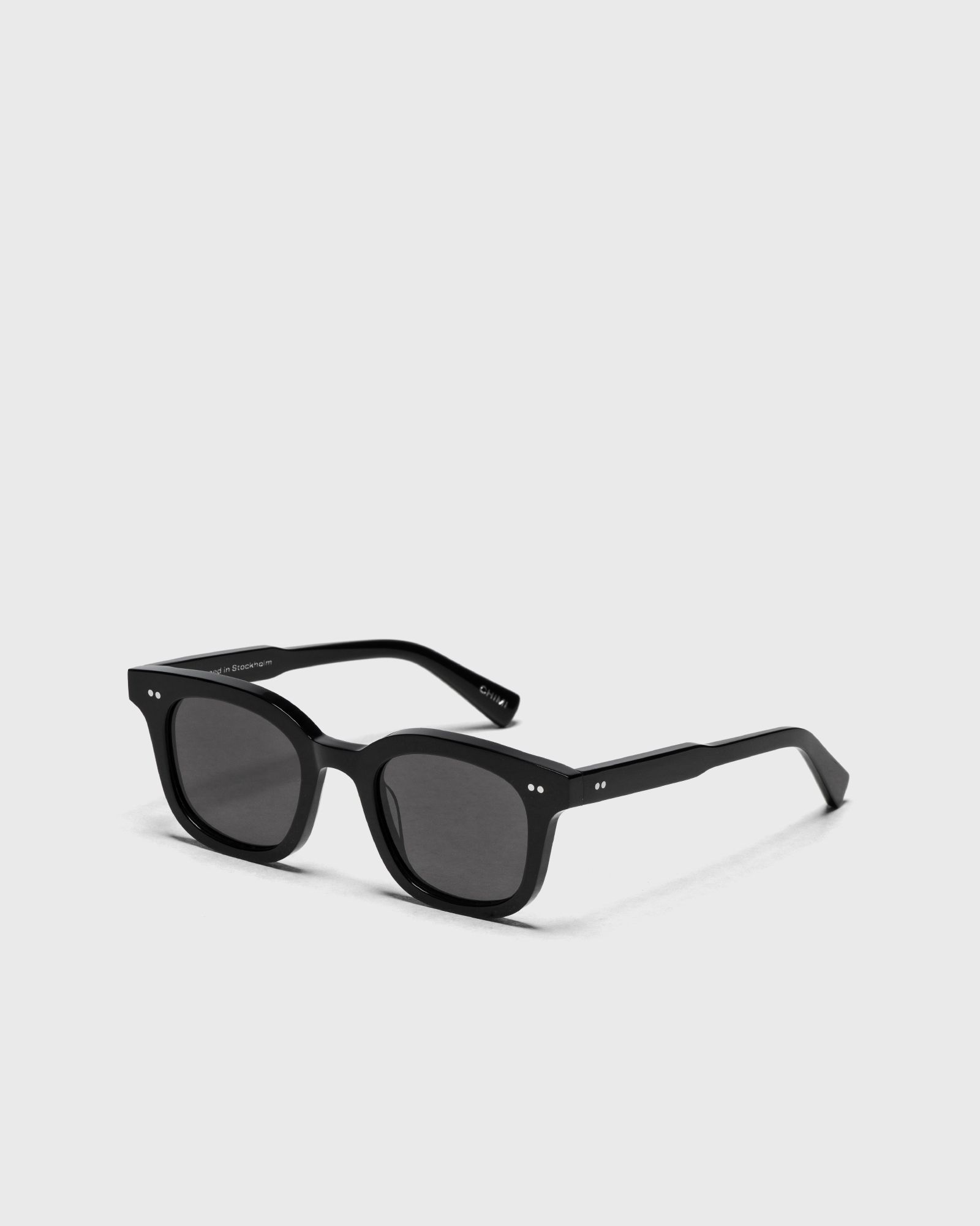02 BLACK SUNGLASSES
