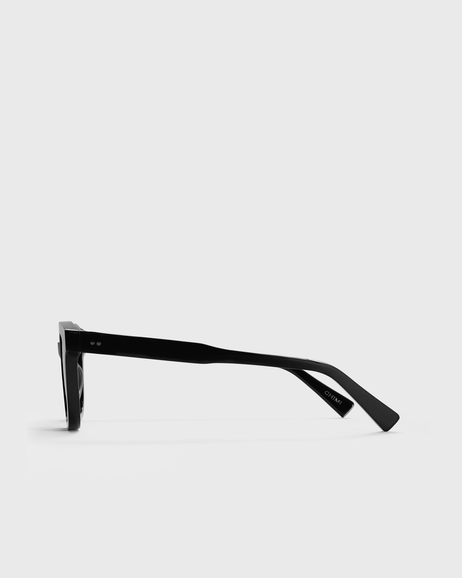 02 BLACK SUNGLASSES