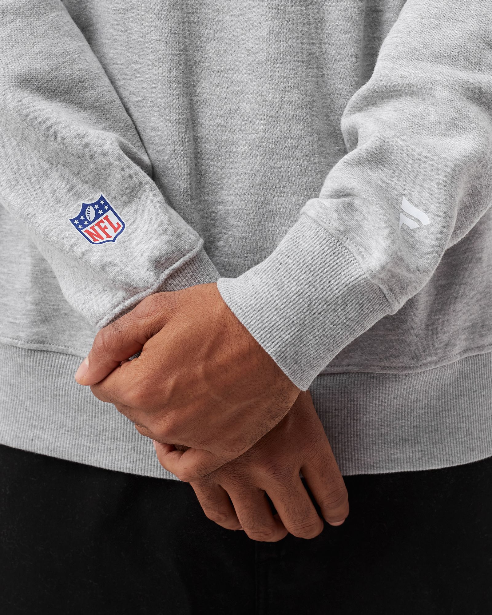 Mid Essentials Crest NFL Crew SWEATSHIRT