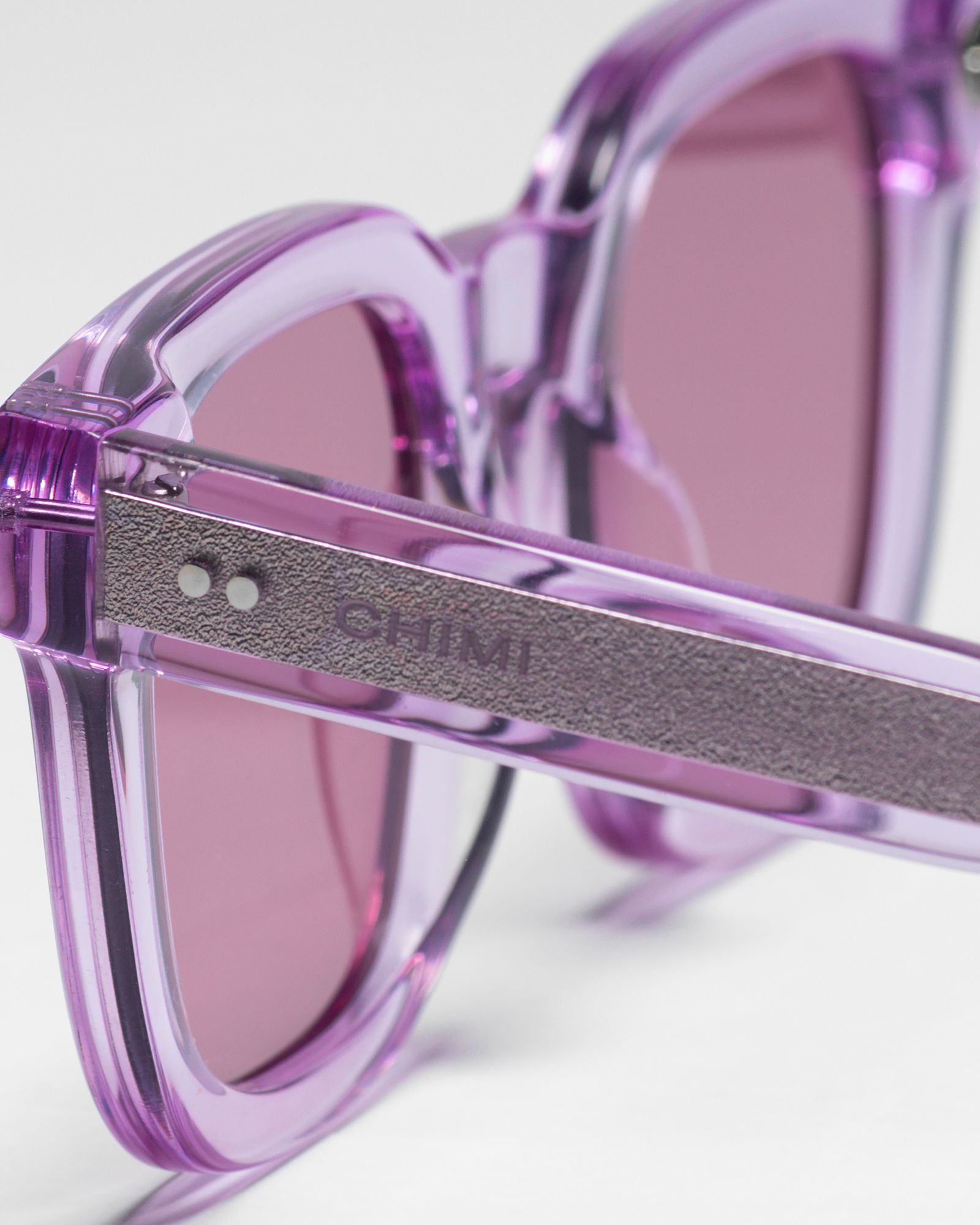 04 LIGHT PURPLE SUNGLASSES