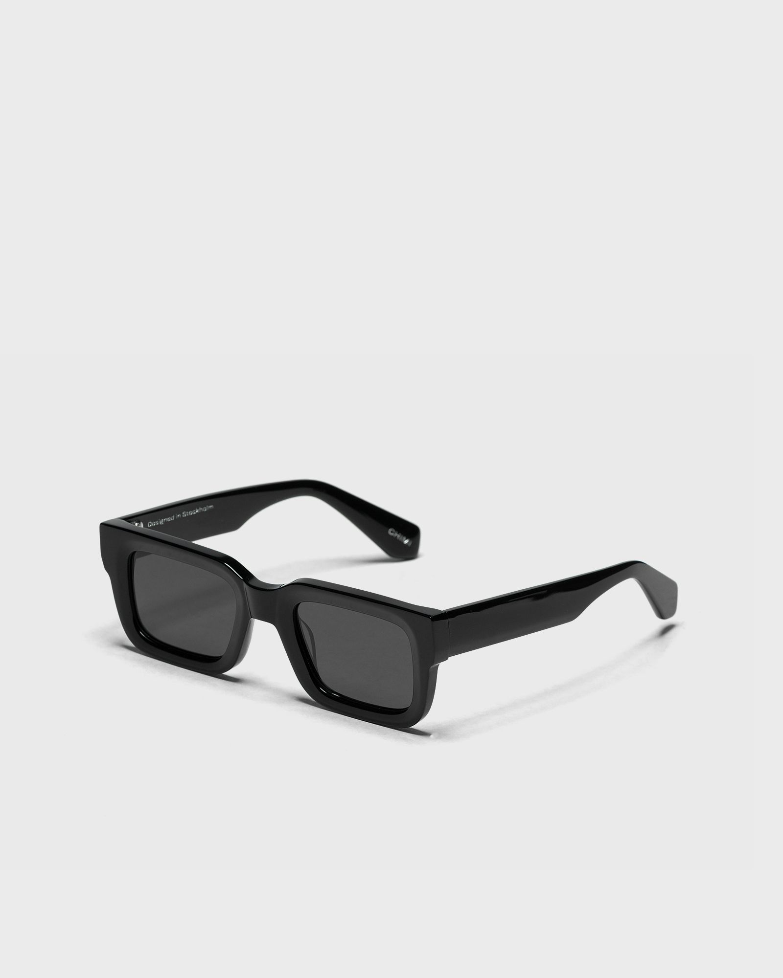 05 BLACK SUNGLASSES