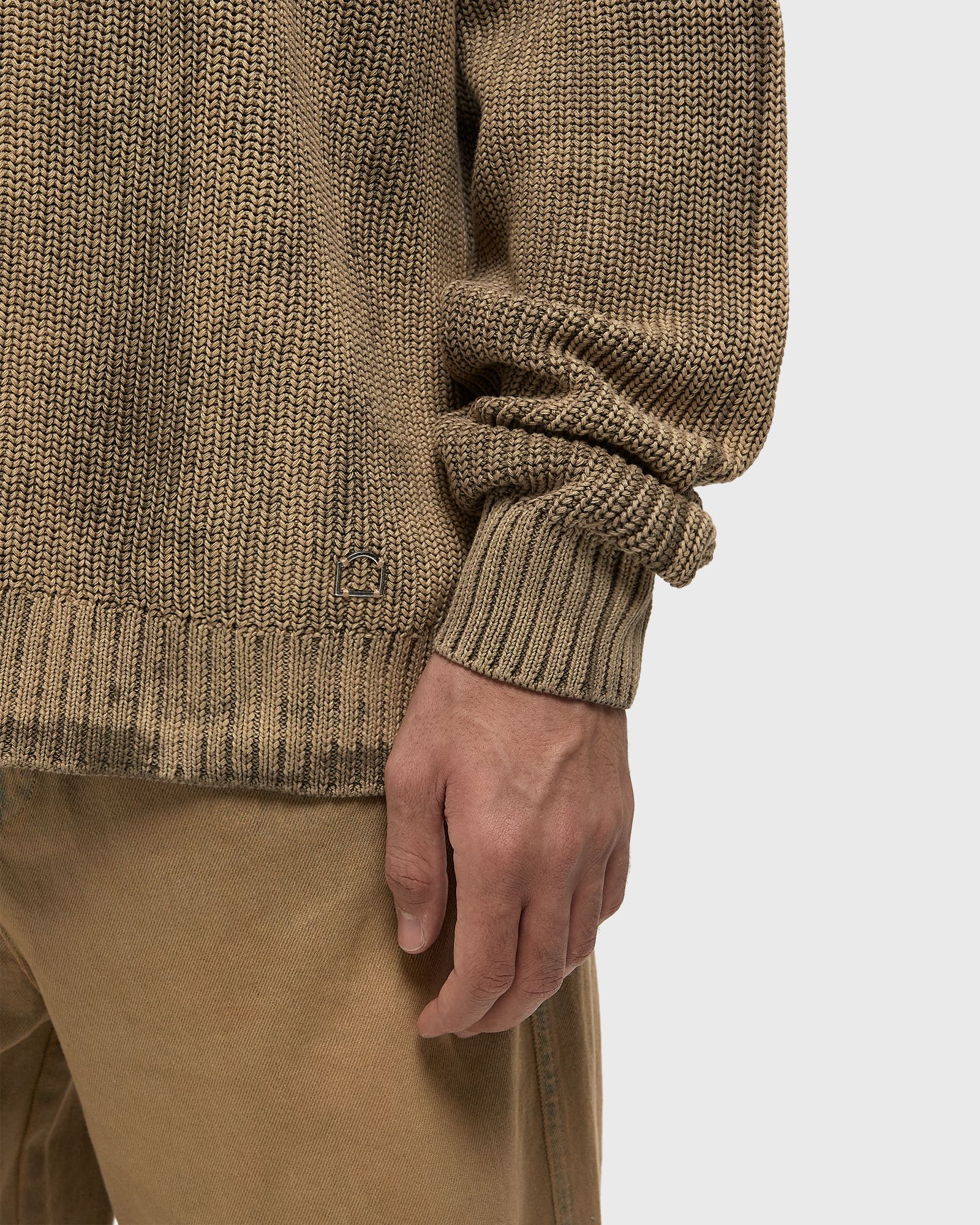 ESSENTIAL KNIT SWEATER