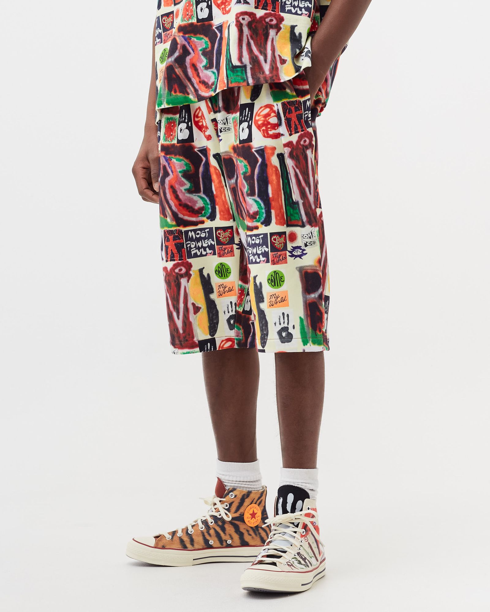 COME TEES REALMS AND REALITIES SHORT