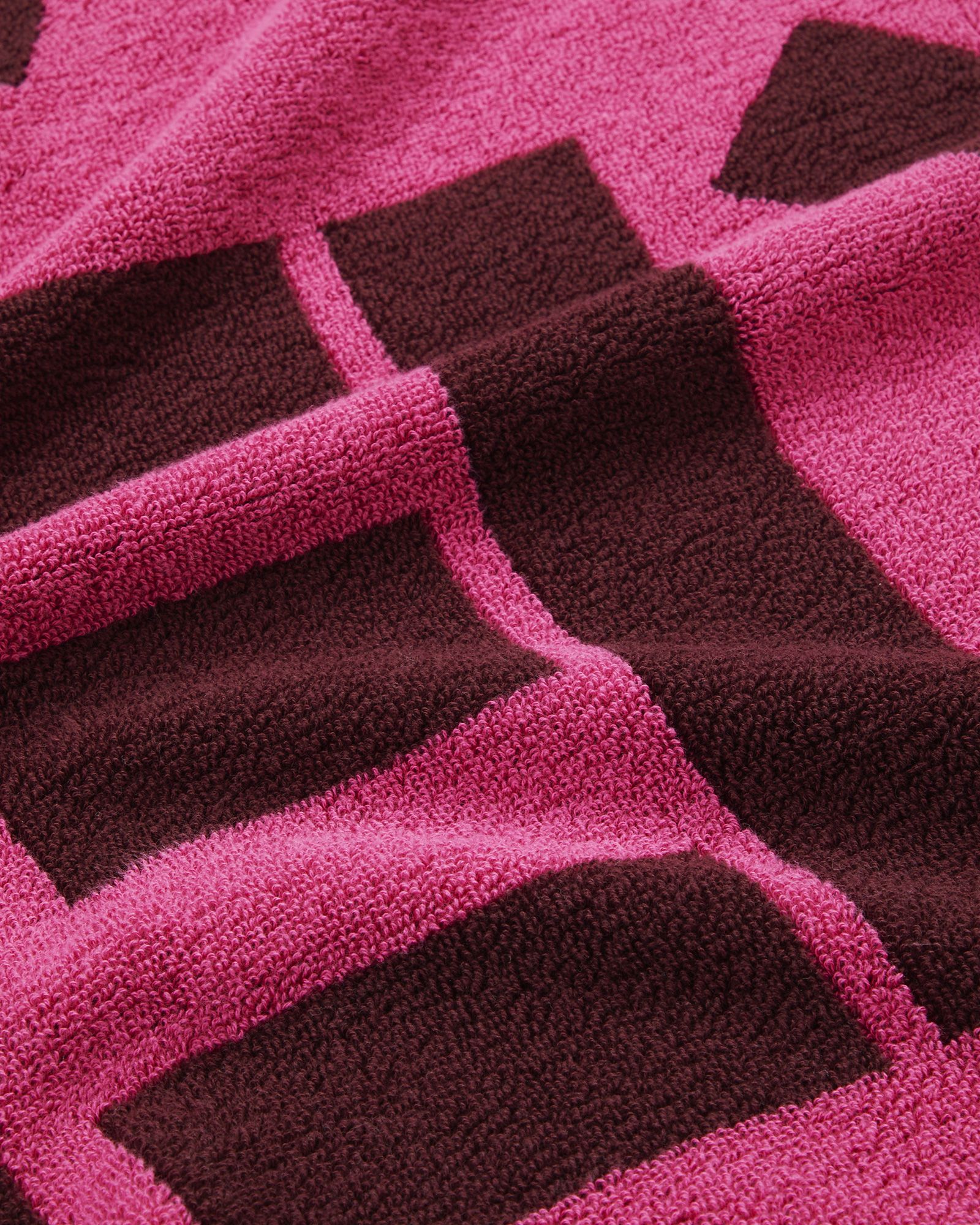 LABEL BEACH TOWEL 90CM X 160CM