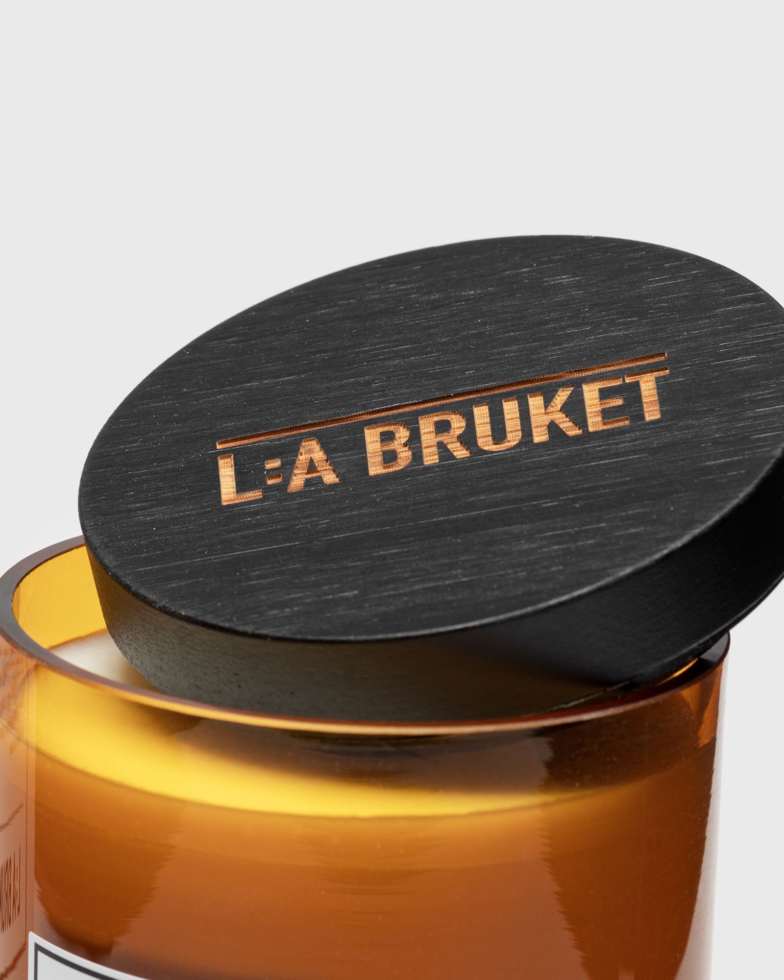 Scented Candle Black Oak 260 g