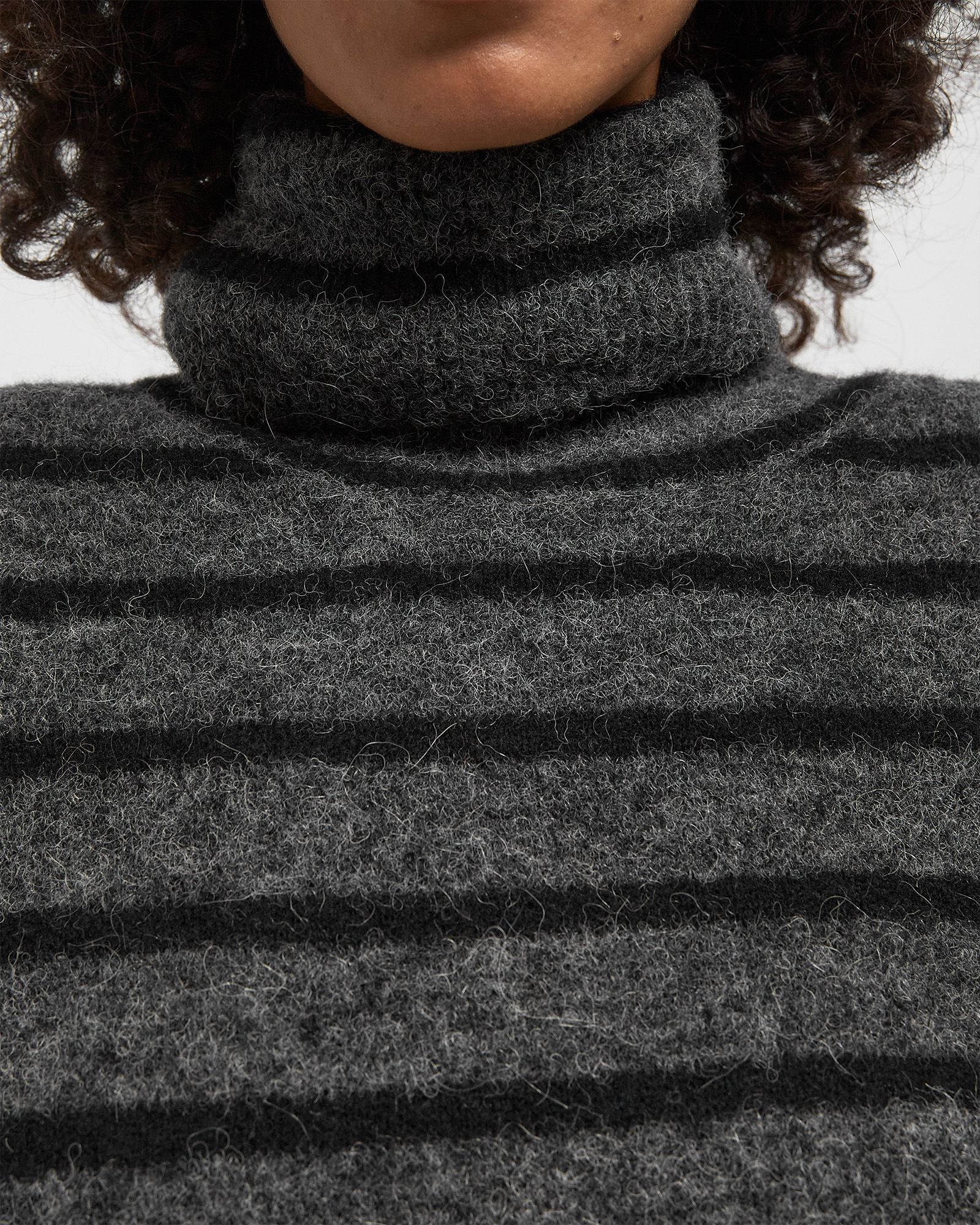 ALPHA ROLLNECK STRIPED NOOS