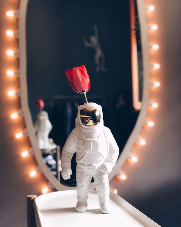 PORCELAIN VASE STARMAN COSMIC-DINER