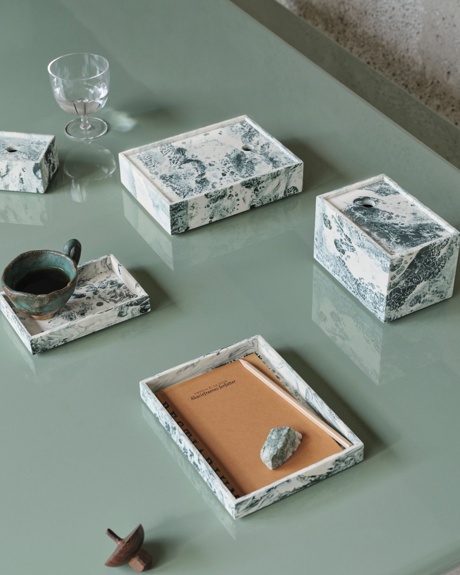 Mist Box-10x15-EmeraldOff-white