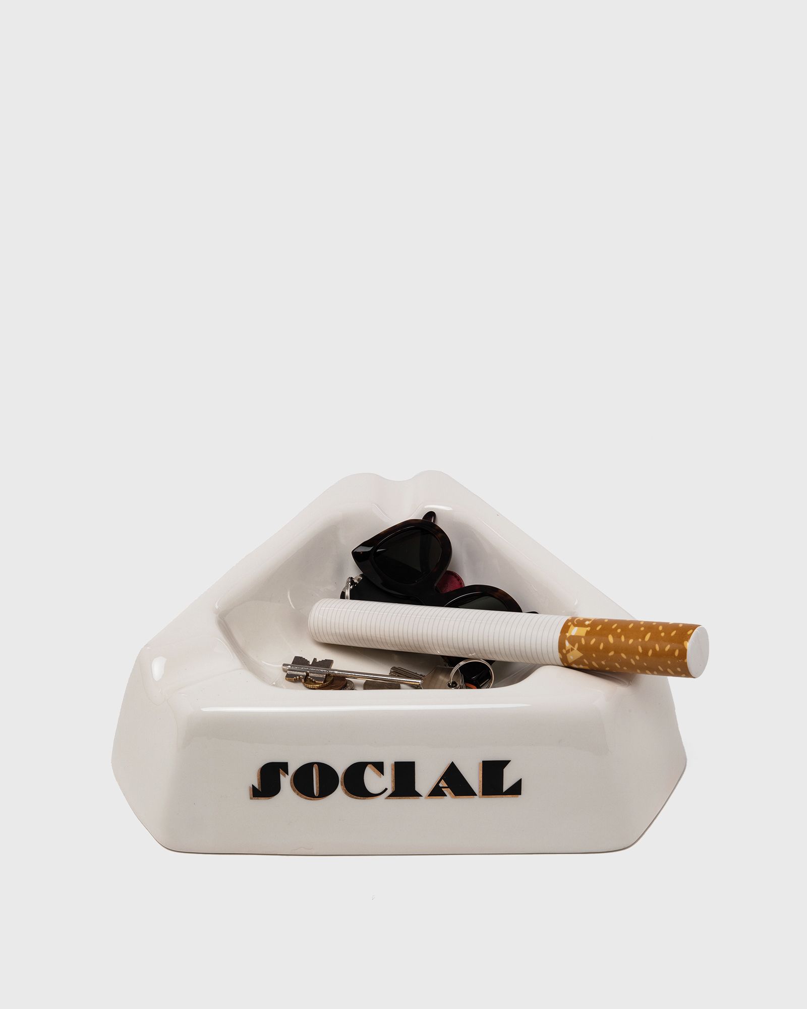 CENTREPIECE IN PORCELAIN - SOCIAL SMOKER-DIESEL LIVING