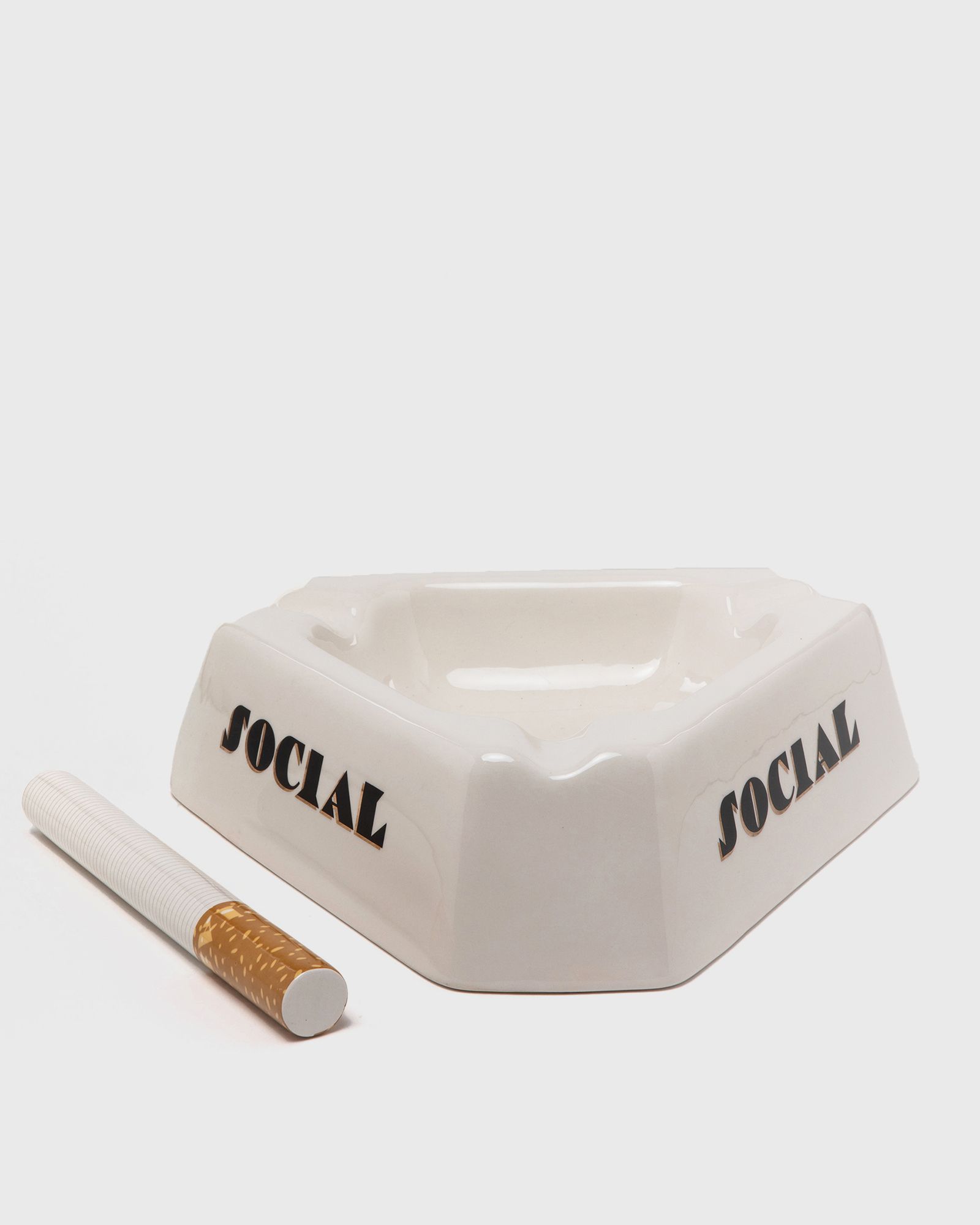CENTREPIECE IN PORCELAIN - SOCIAL SMOKER-DIESEL LIVING
