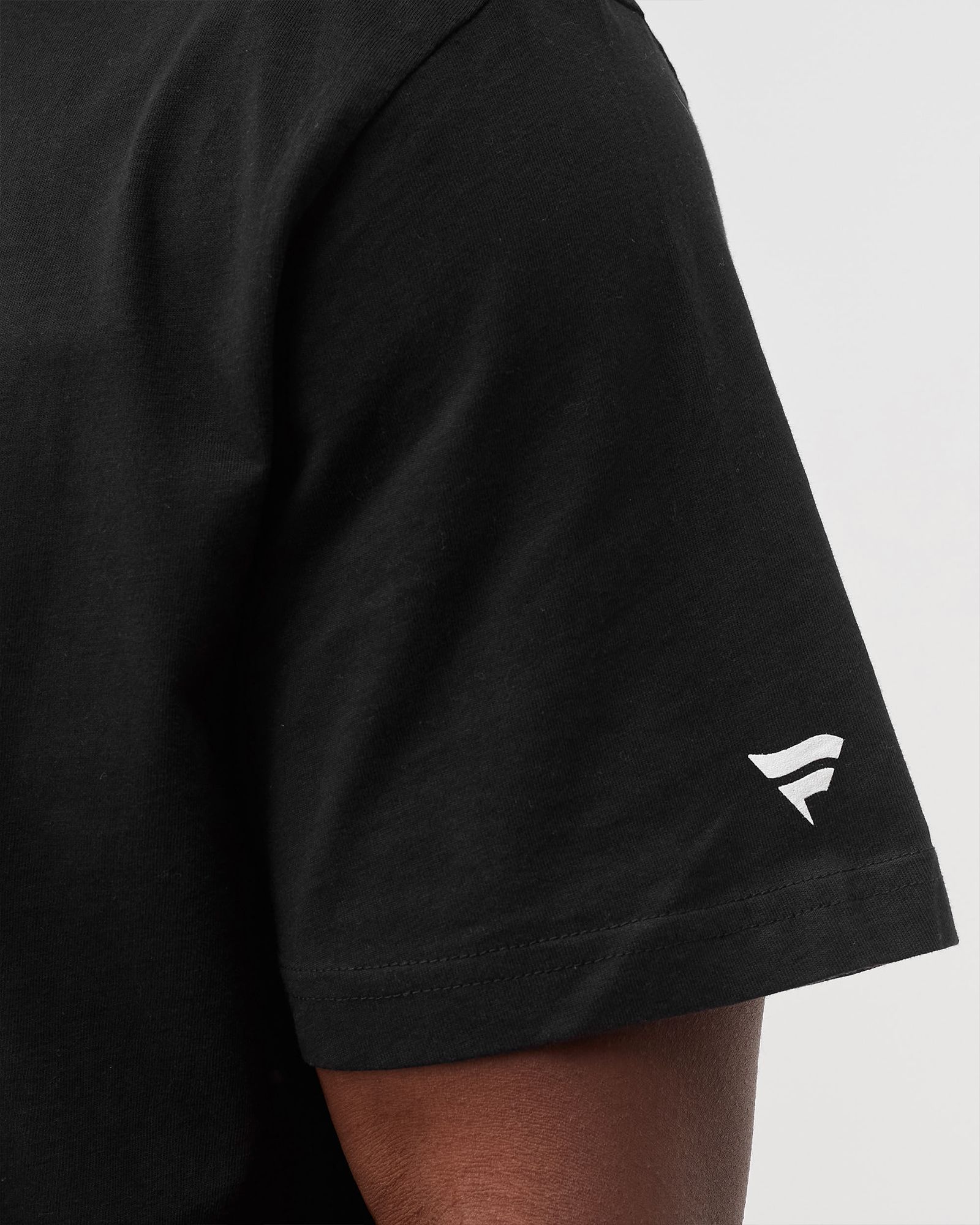 Mid Essentials Crest TEE NHL Logo