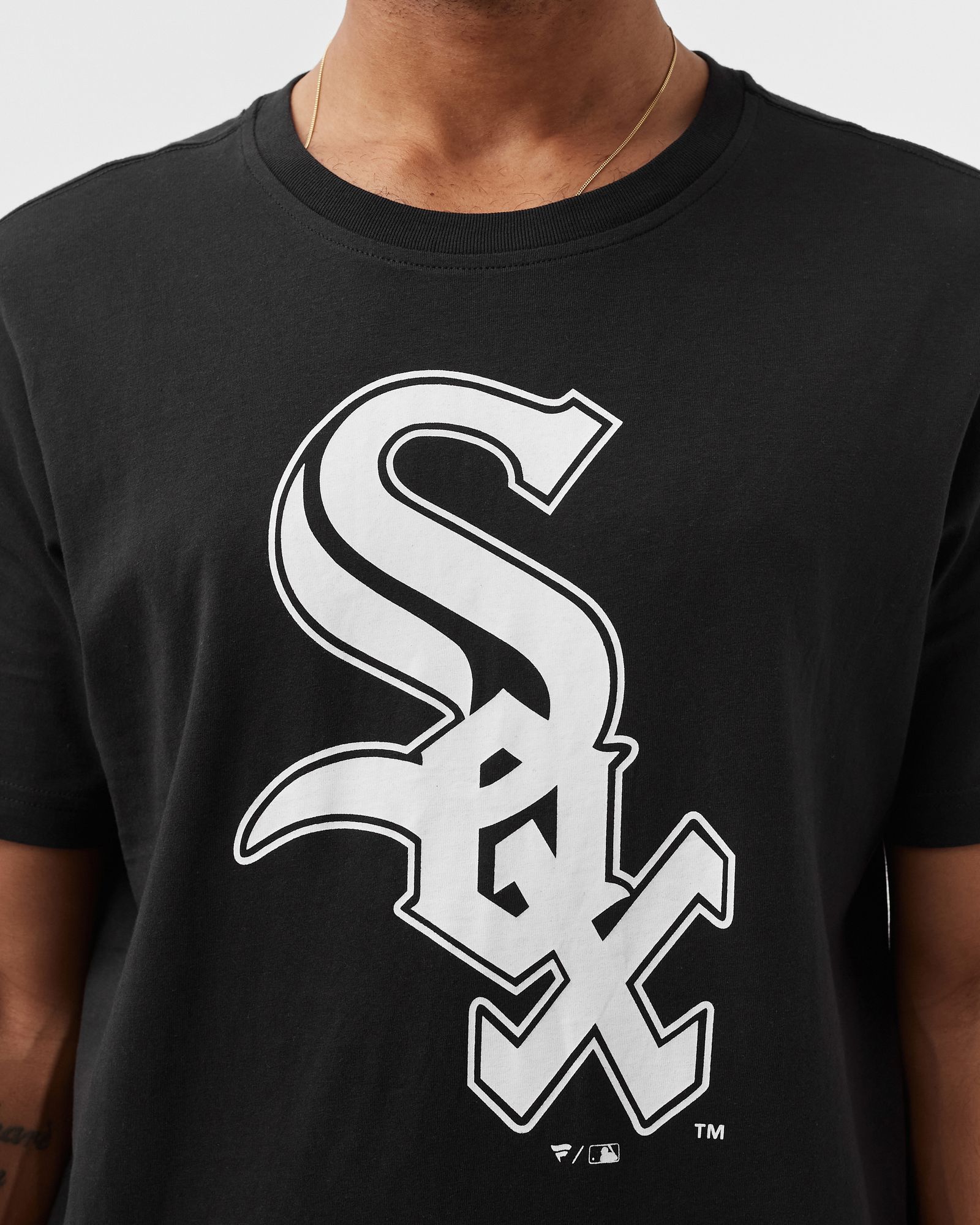 Mid Essentials Crest TEE Chicago White Sox