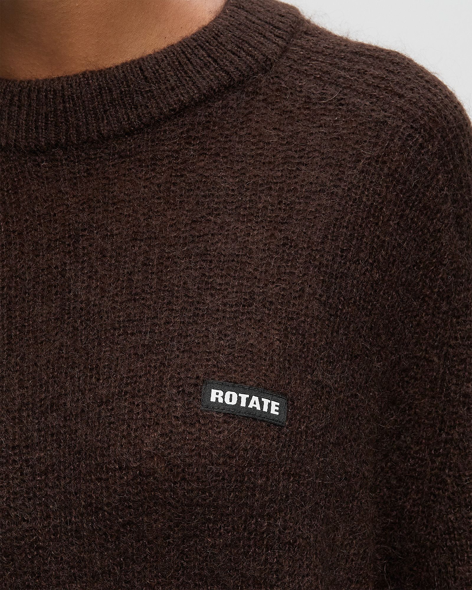LIGHT KNIT LOGO SWEATER