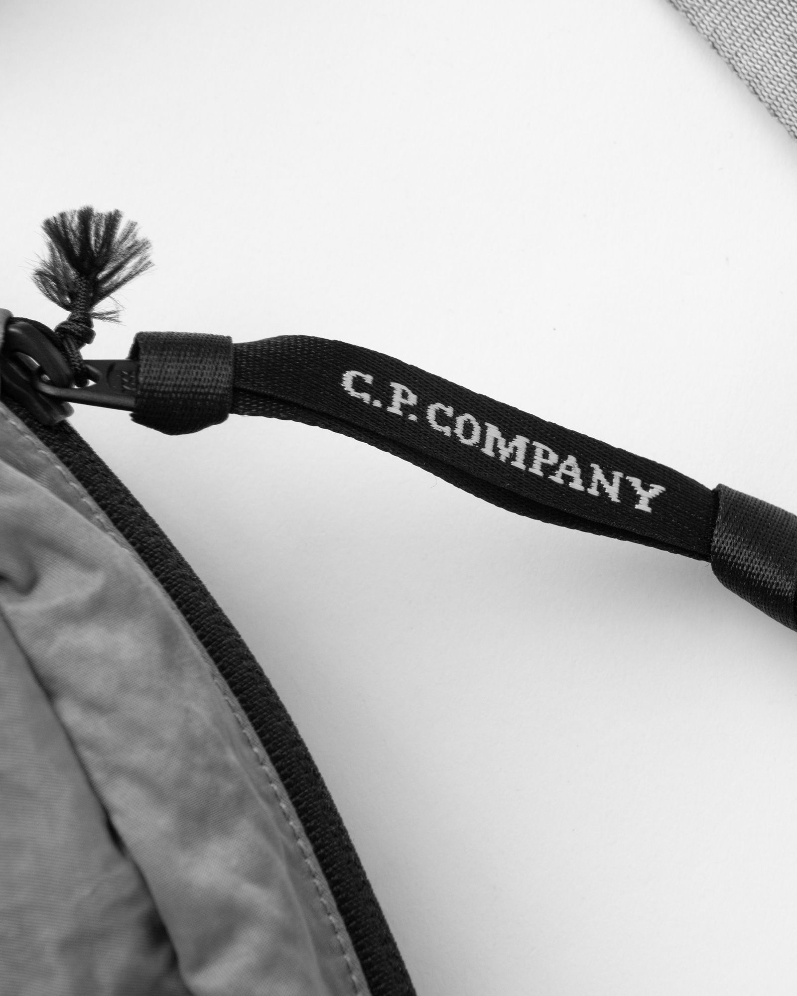 NYLON B CROSSBODY LENS PACK