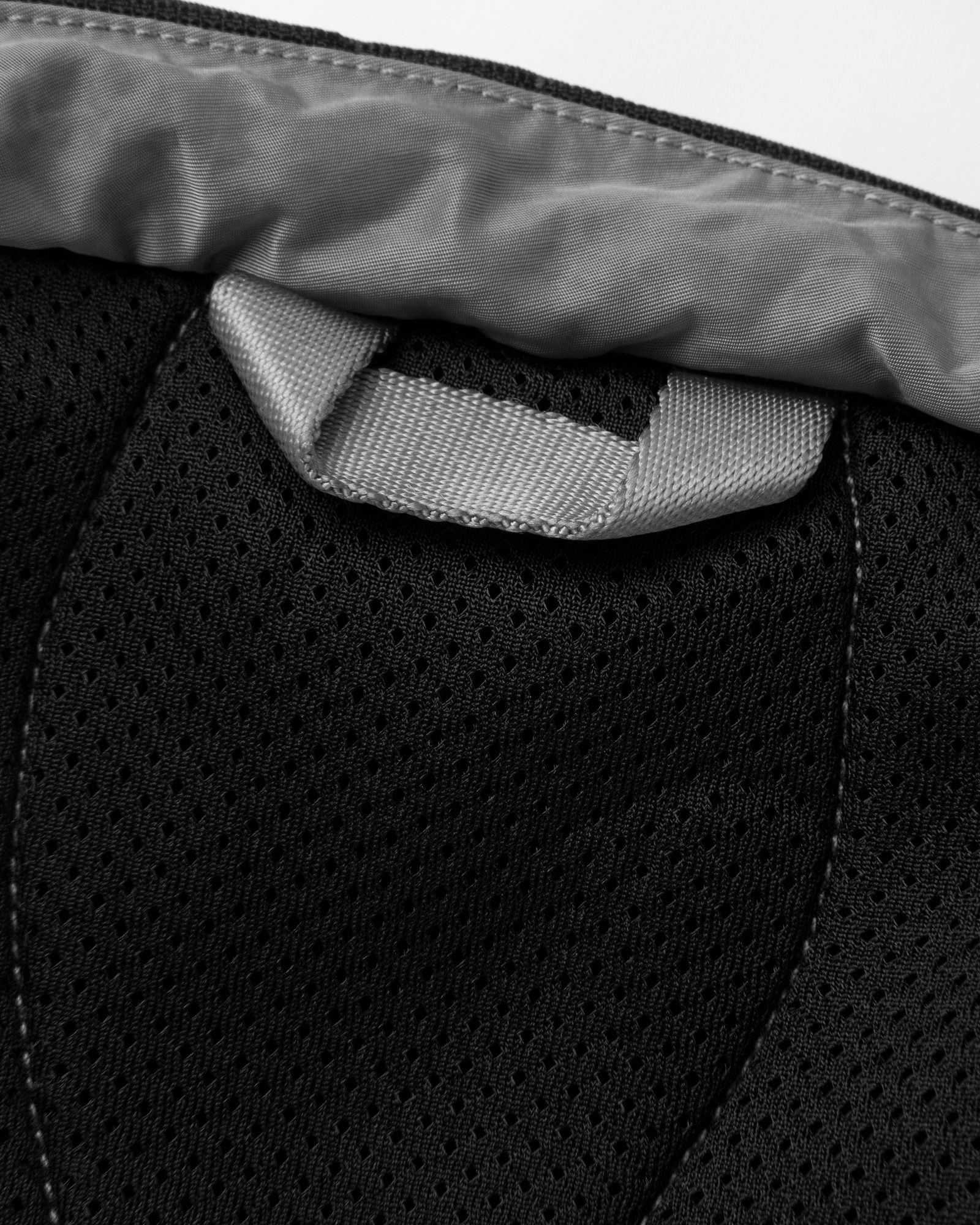 NYLON B CROSSBODY LENS PACK