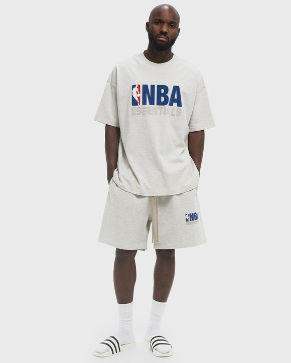 Tシャツ・カットソー Fear of God Essentials NBA Tee SS25 Tommy Jeans high neck chest logo T-shirt in white
