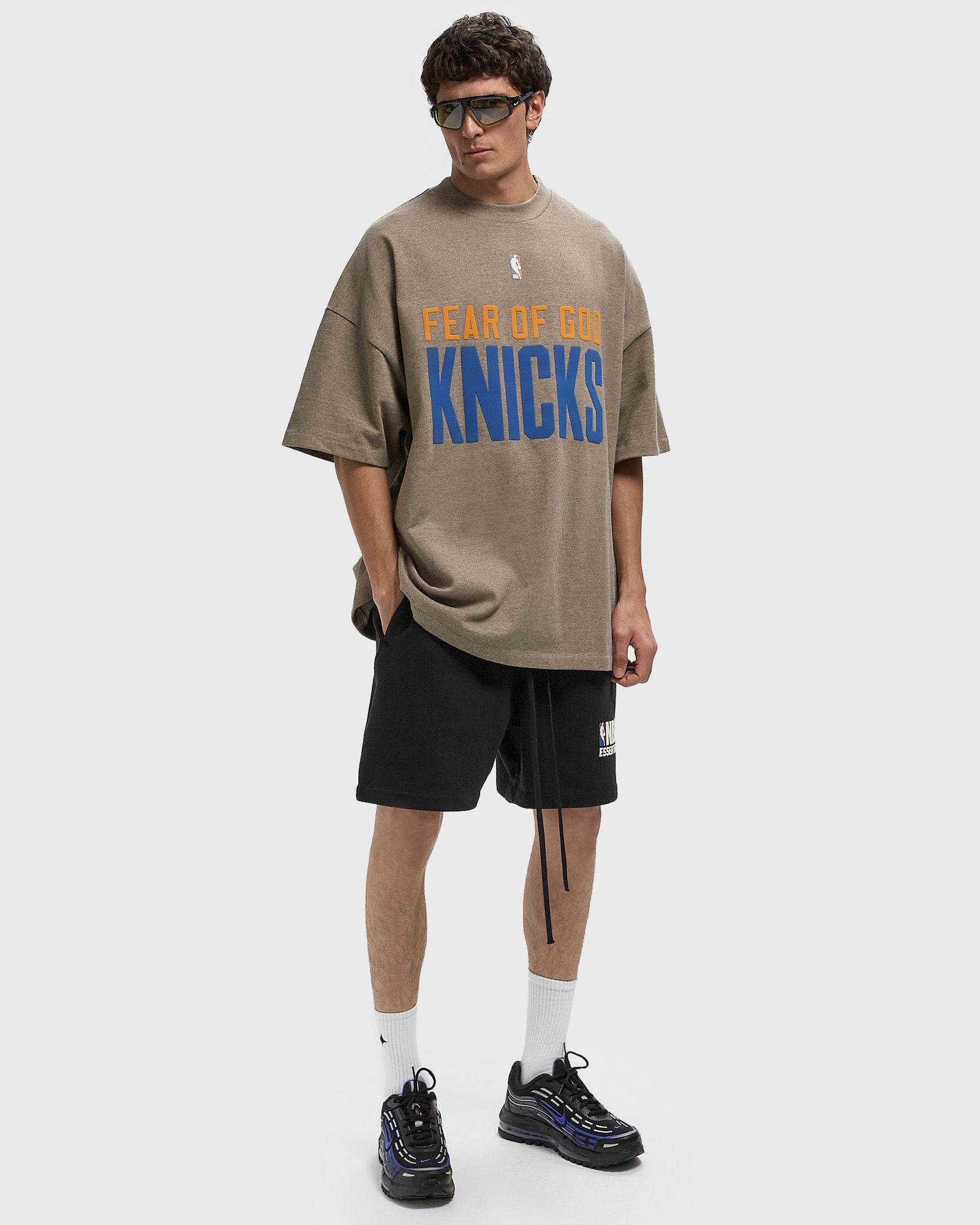 KNICKS 90'S FIT TEE