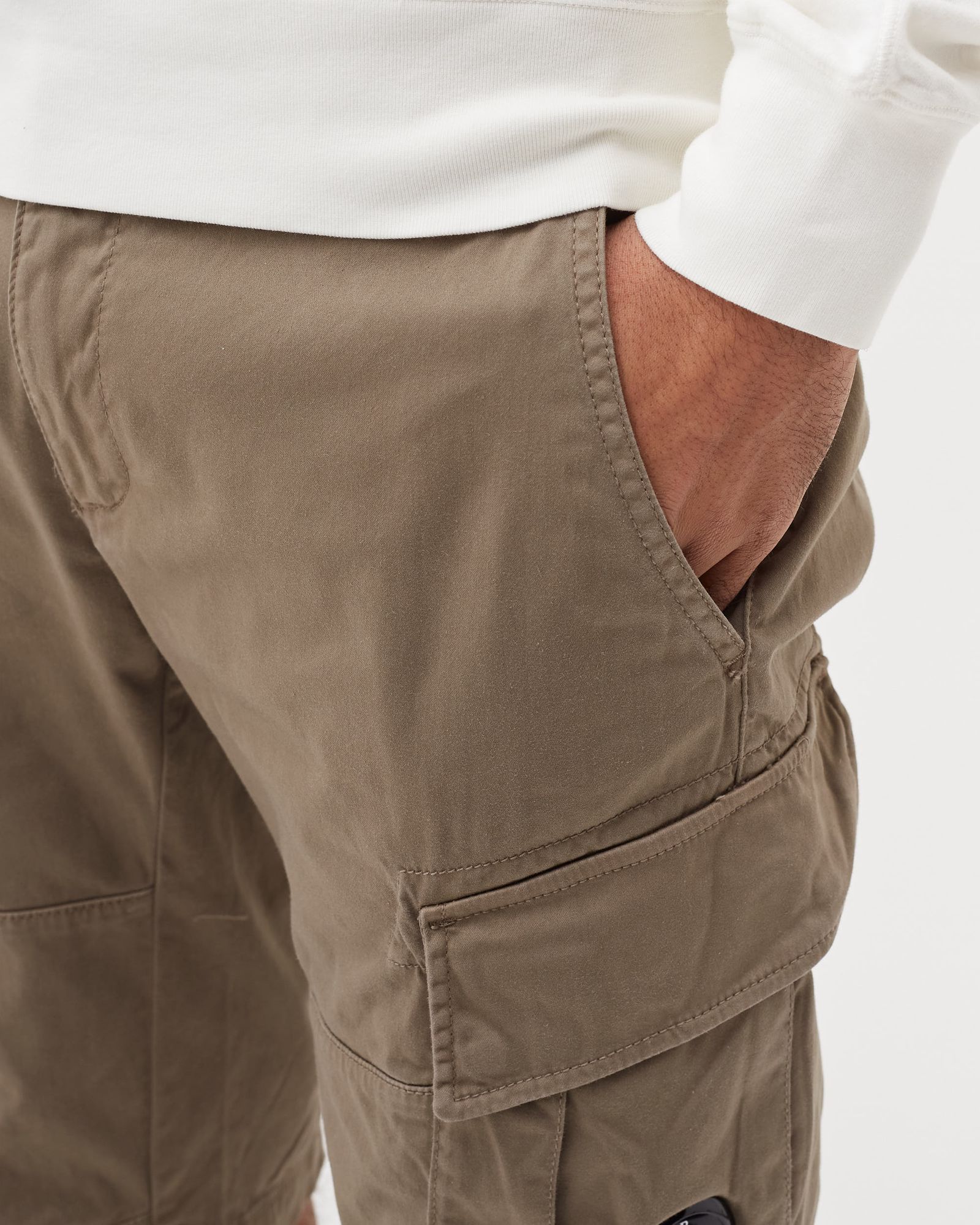 STRETCH SATEEN CARGO SHORTS