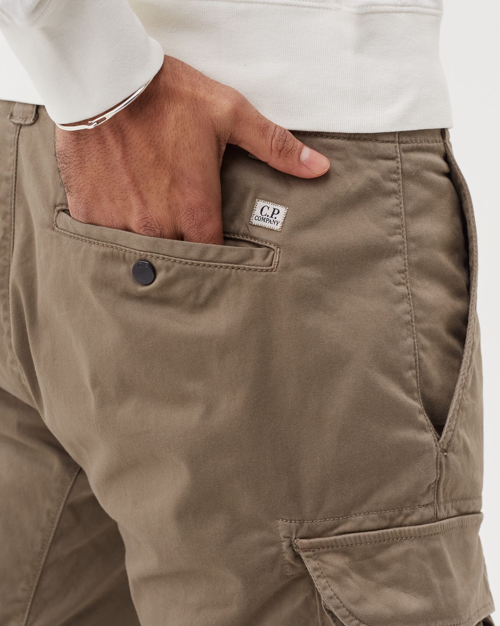 STRETCH SATEEN CARGO SHORTS