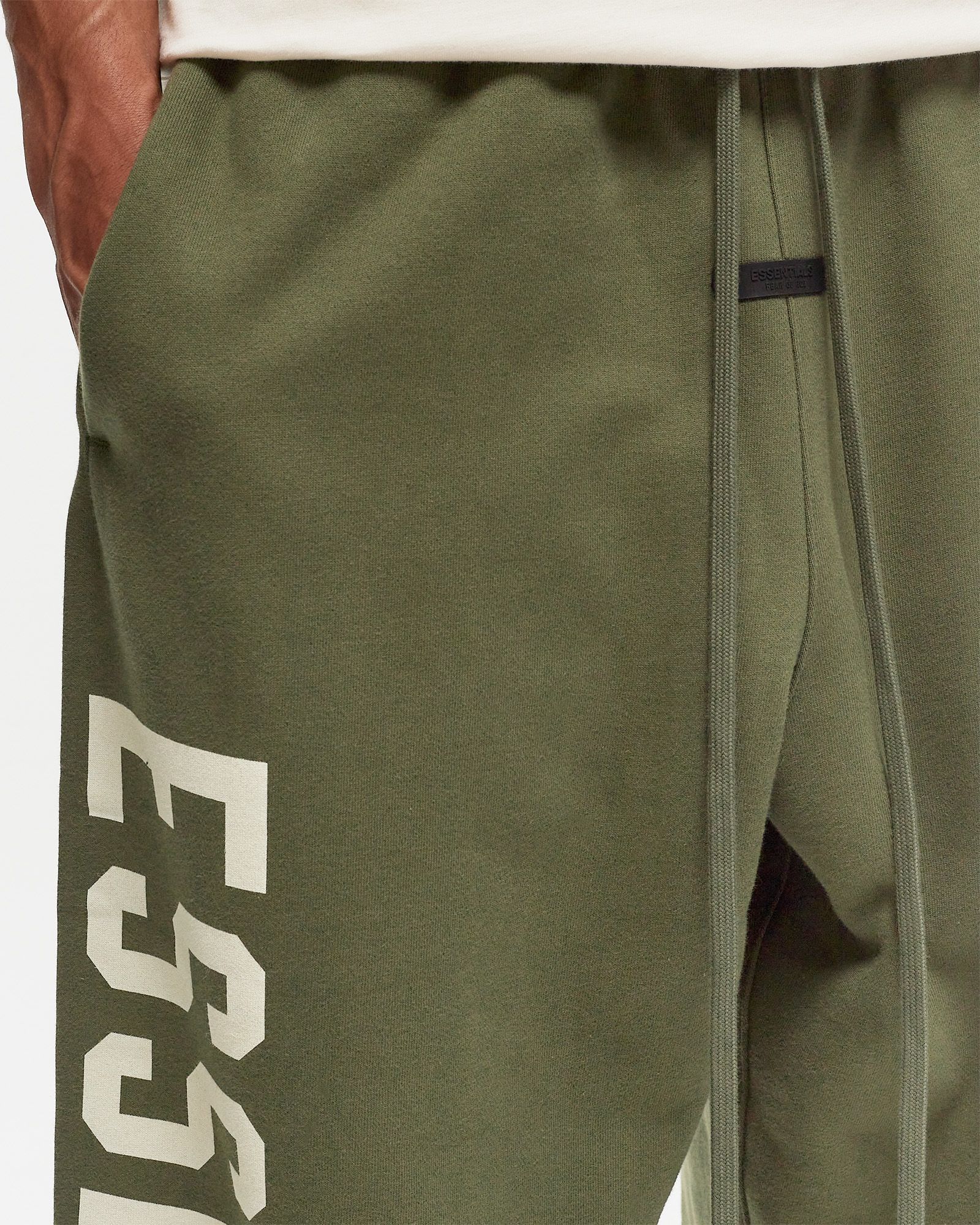 Fear of God Essentials FLEECE RELAXED SWEATPANT Green | BSTN