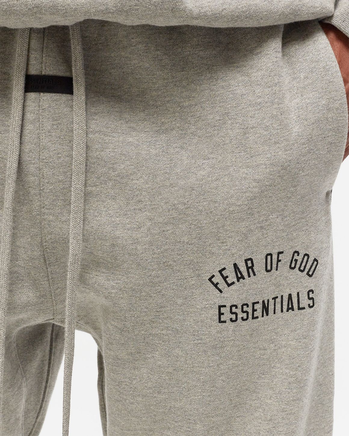 ボトムスその他 FEAR OF GOD SS25 CLASSIC SWEATPANT (130SP255643FW HH) Fear of God Essentials CLASSIC SWEATPANT Grey | BSTN Store