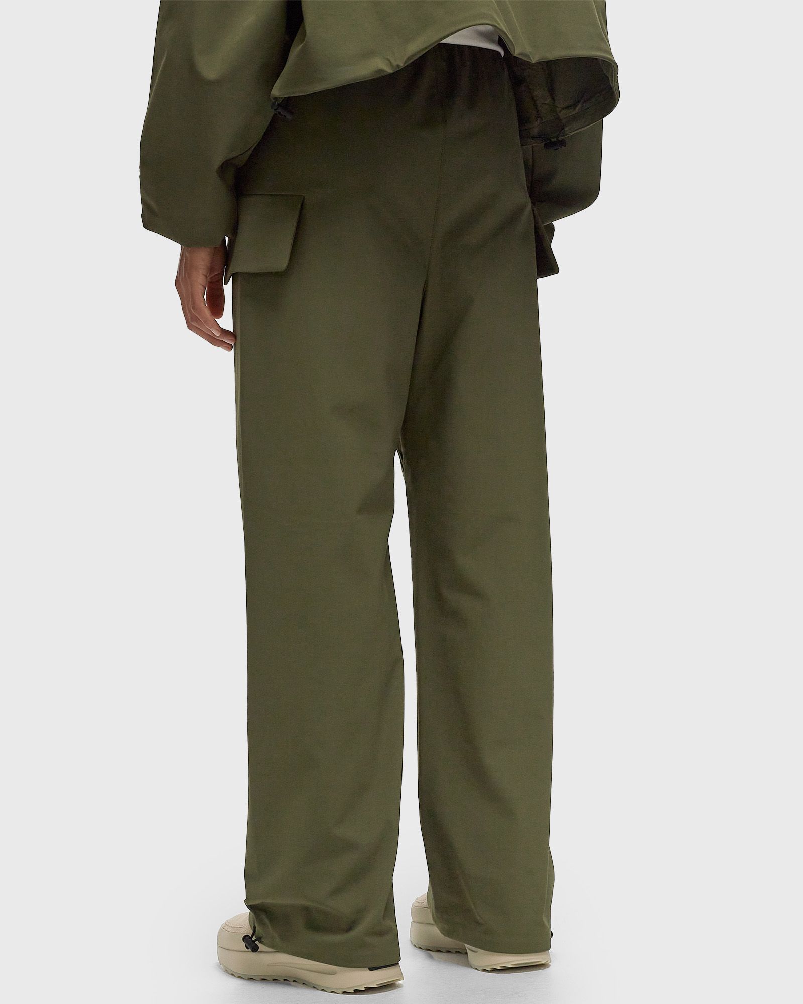 Fear of God Essentials BONDED NYLON FIELD PANT Green | BSTN