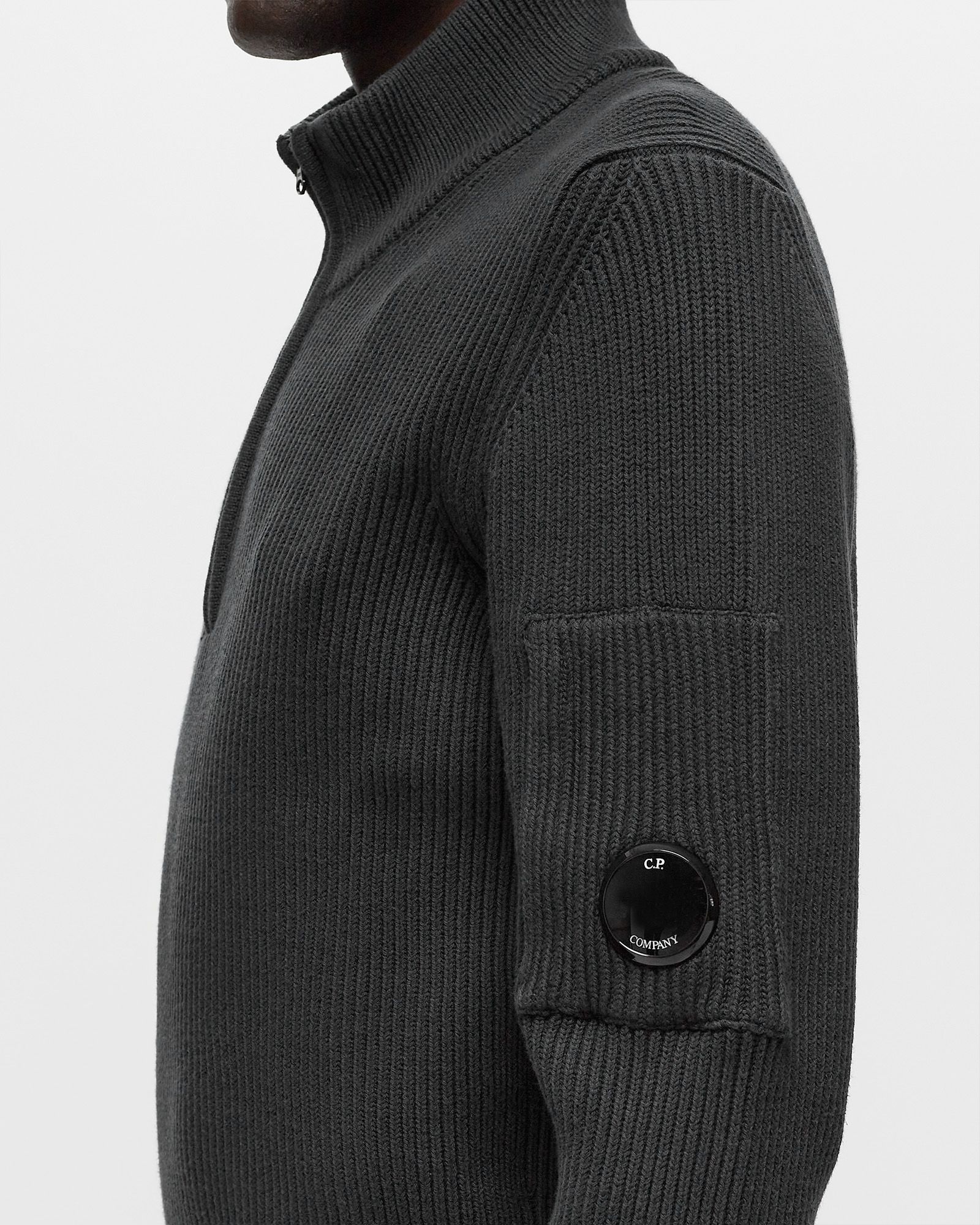FULL RIB HALF ZIPPED KNIT