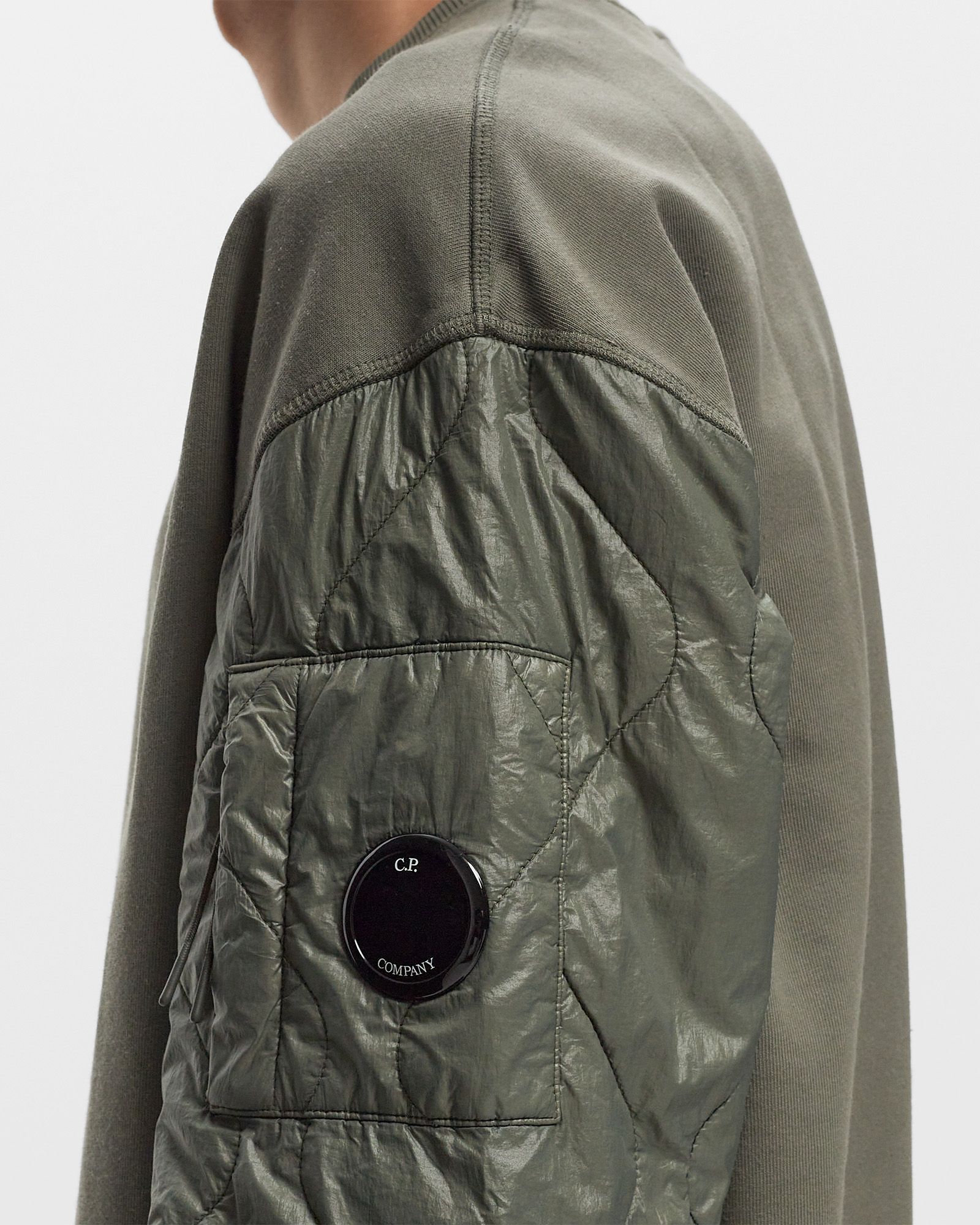 DIAGONAL RAISED FLEECE MIXED QUILTED CREW NECK SWEATSHIRT