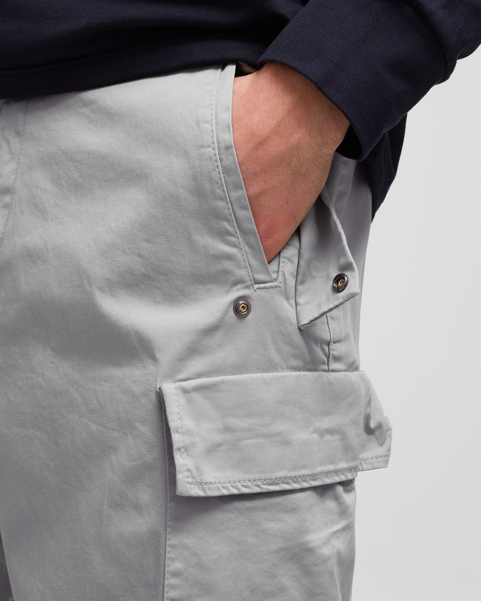 METROPOLIS SERIES STRETCH SATEEN CARGO SHORTS