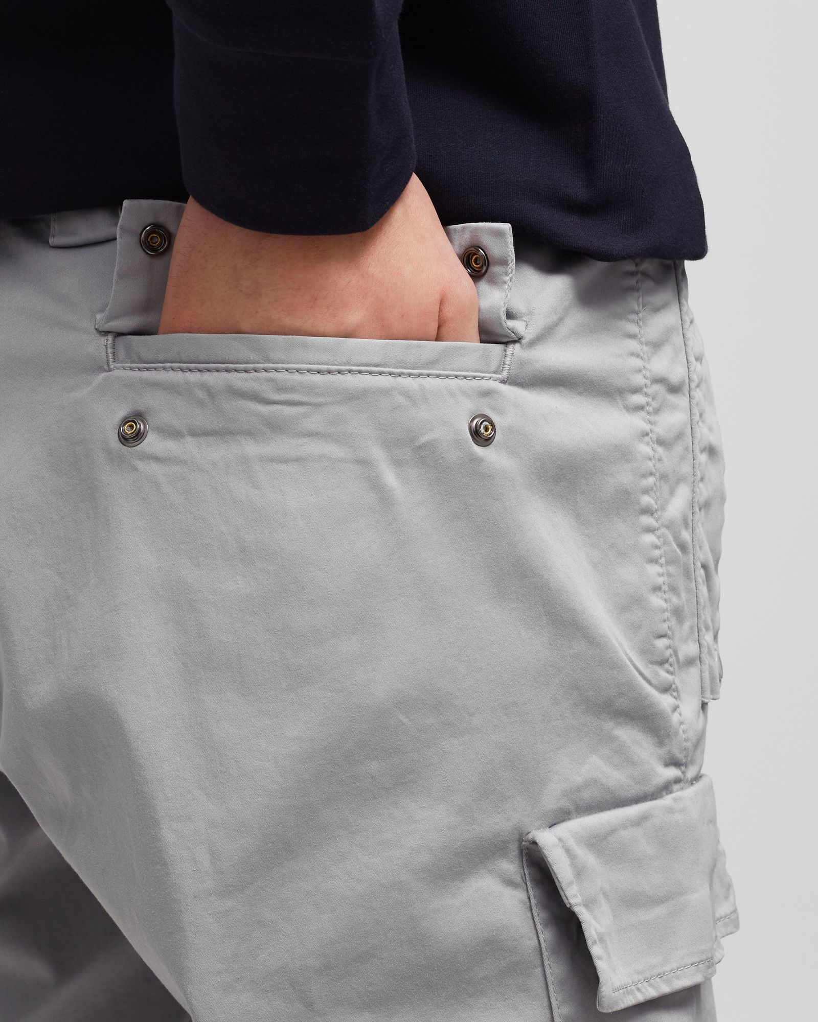 METROPOLIS SERIES STRETCH SATEEN CARGO SHORTS