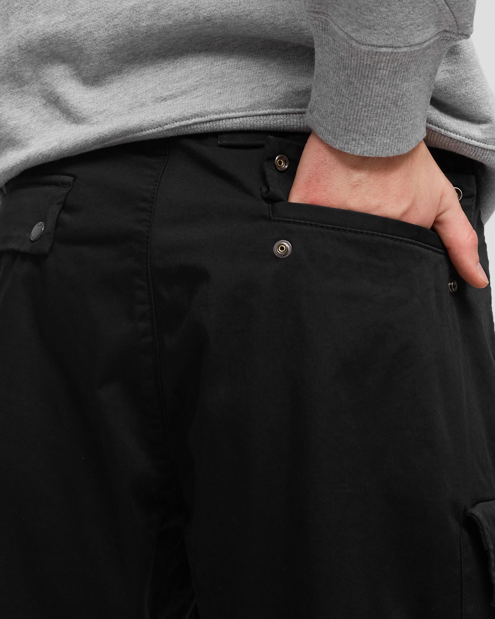 METROPOLIS SERIES STRETCH SATEEN CARGO SHORTS