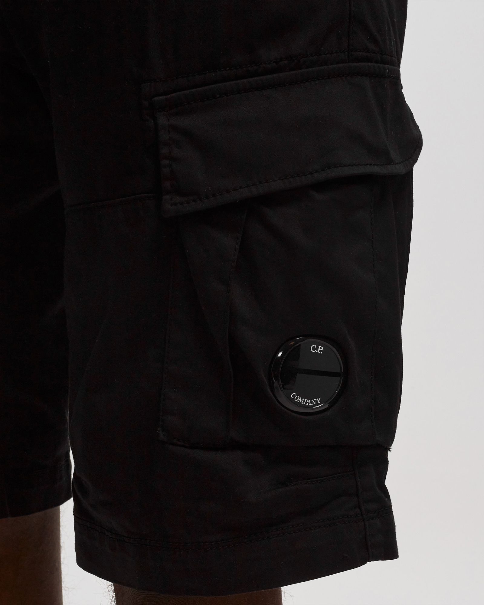 STRETCH SATEEN CARGO SHORTS