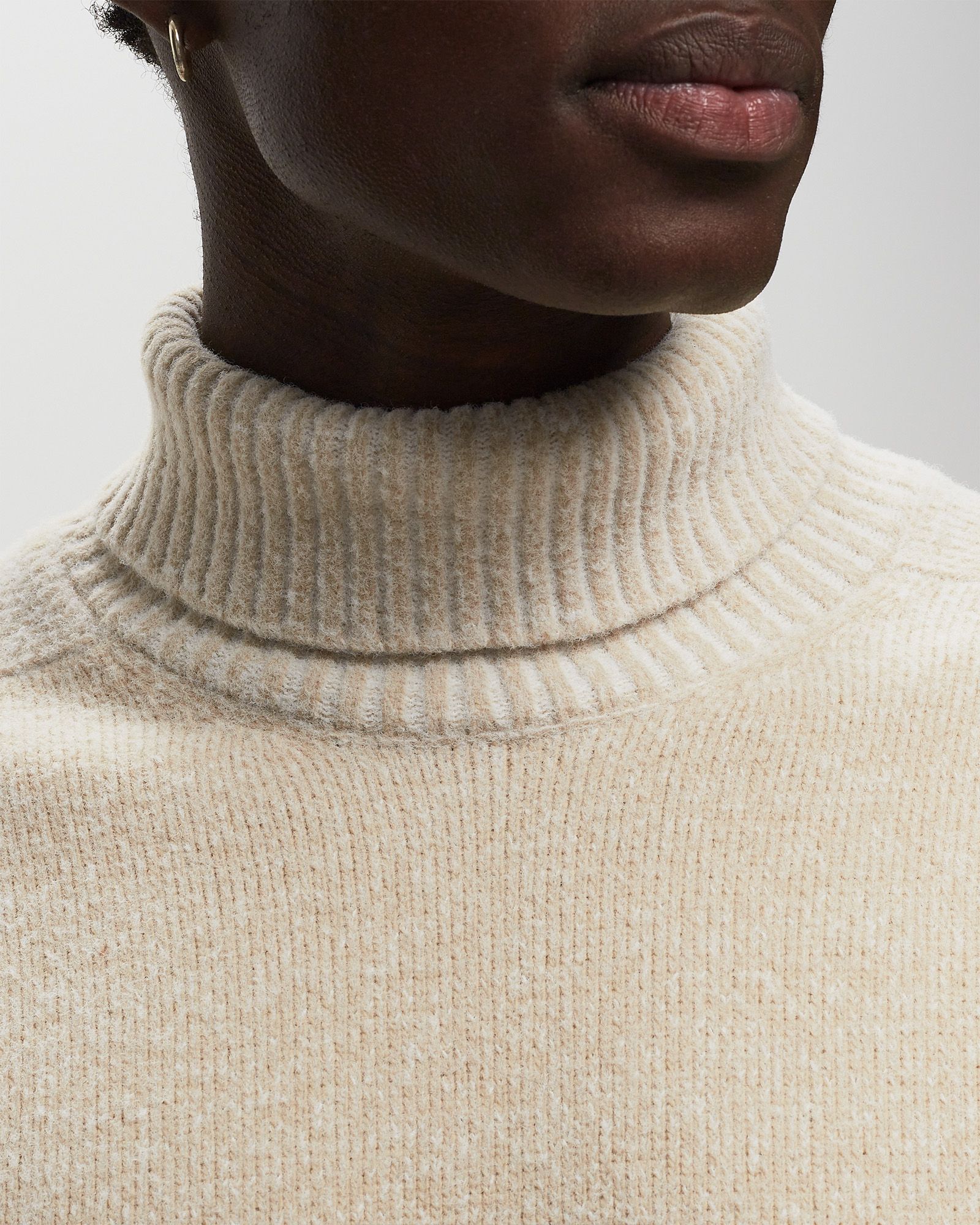FLEECE KNIT ROLL NECK