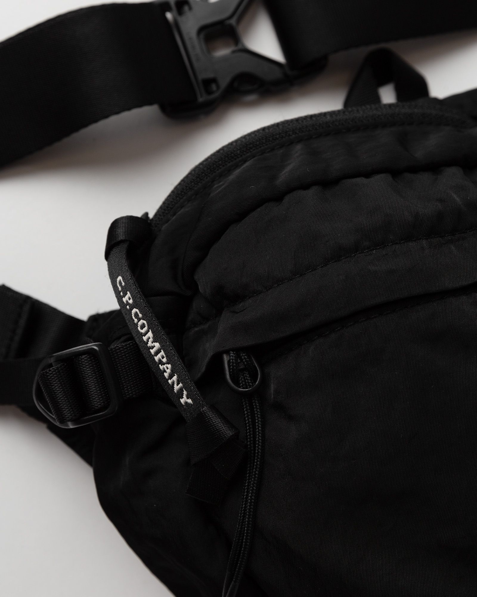 C.P. Company ブラック シングルストラップ バッグ C.P.COMPANY】Nylon B Crossbody Pouch | MICHELLE