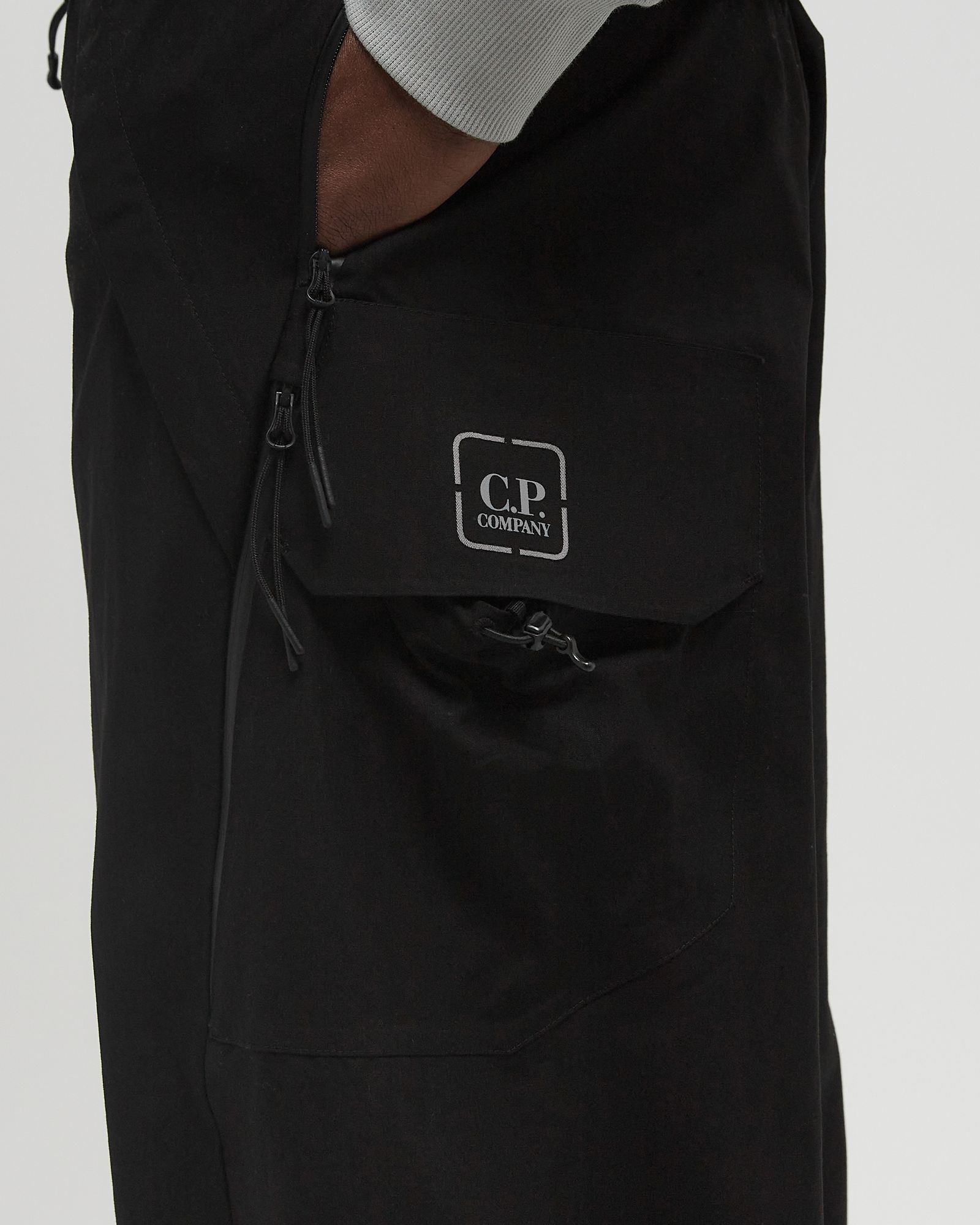 C.P. Company METROPOLIS SERIES HYST CARGO PANTS Black | BSTN