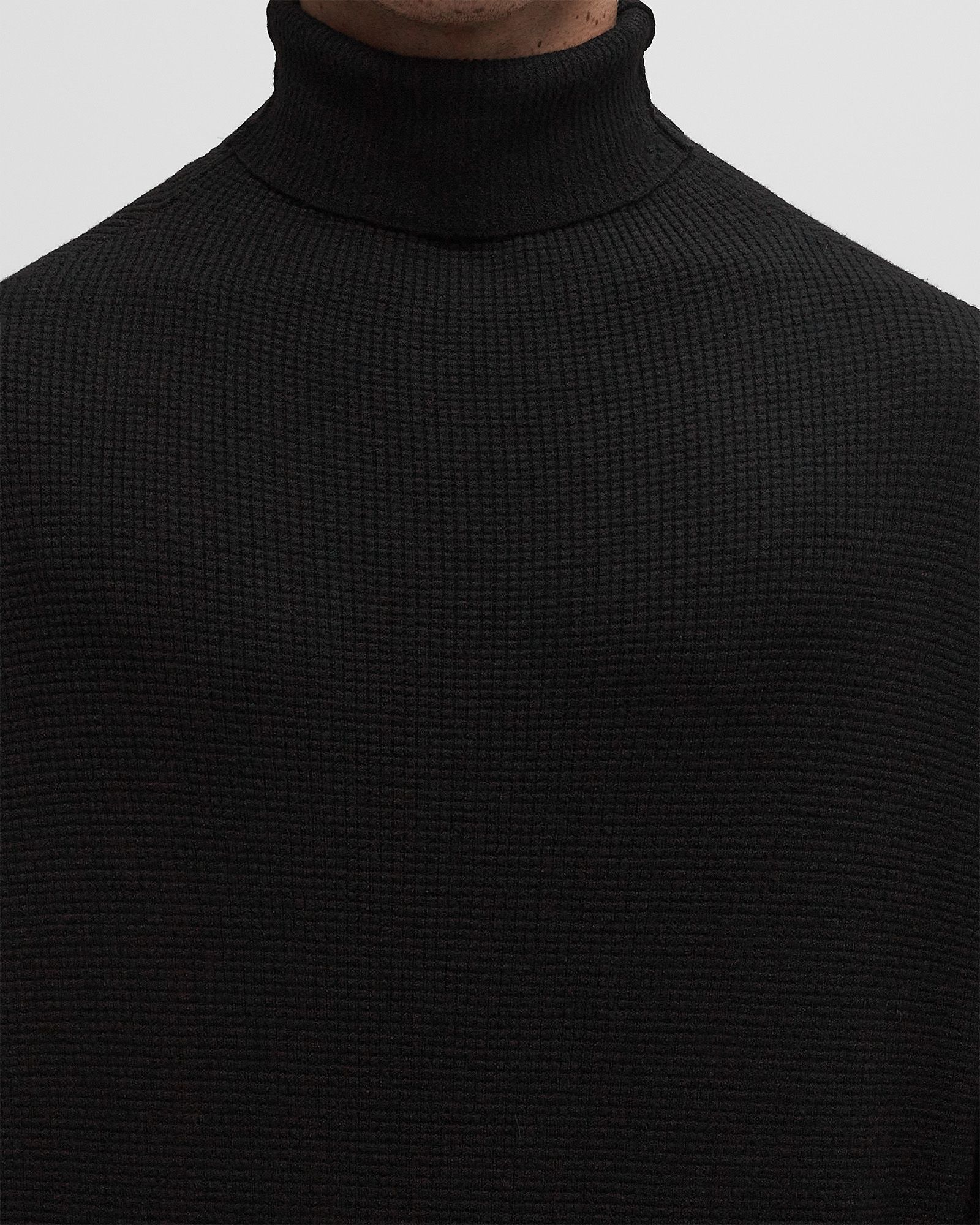 WAFFLE TURTLENECK