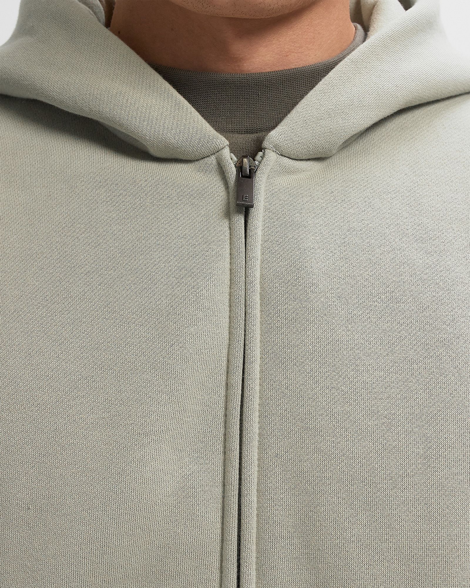 CLASSIC FIT FLEECE ZIP-UP HOODIE