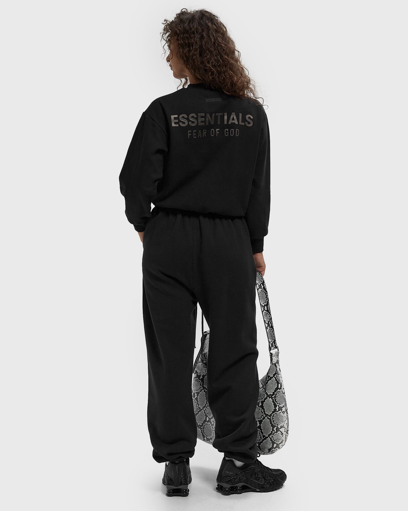 WMNS CLASSIC FIT CREWNECK