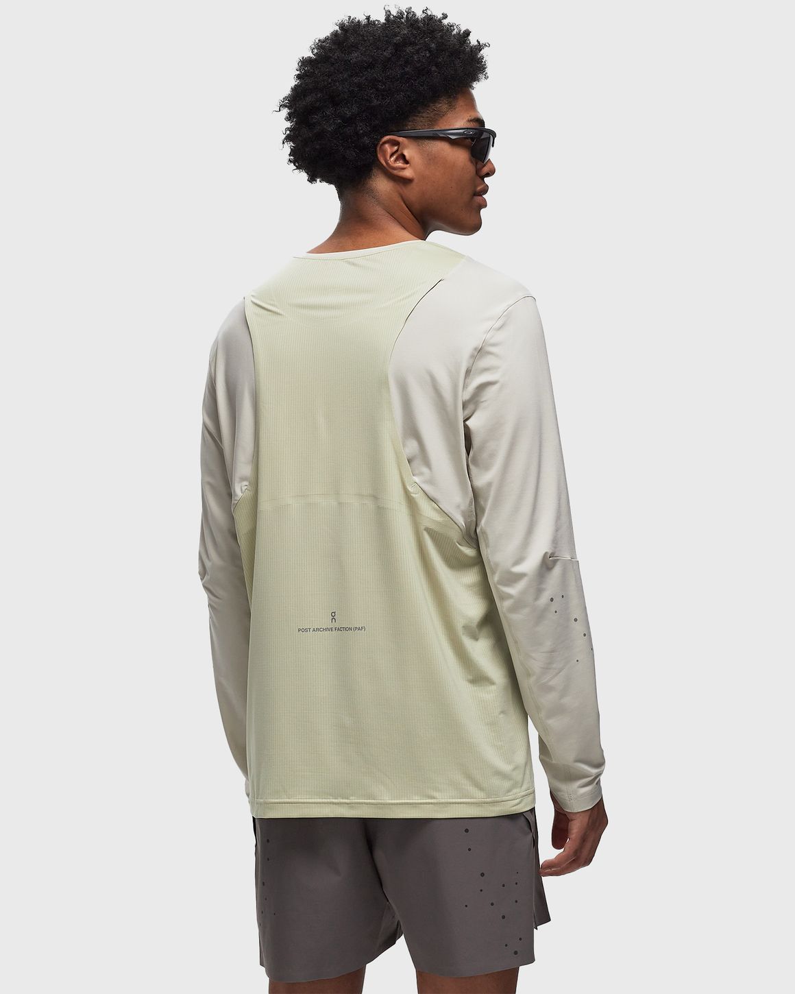 【PAF】Onエディション オフホワイト Running ロング Tシャツ PAF】Onエディション オフホワイト Running ロング Tシャツ