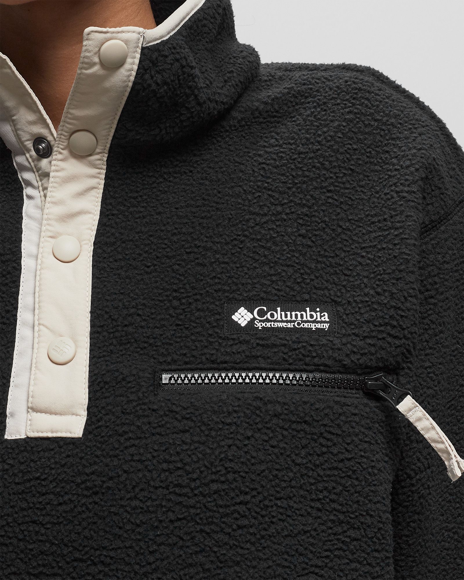 Helvetia Cropped Half Snap