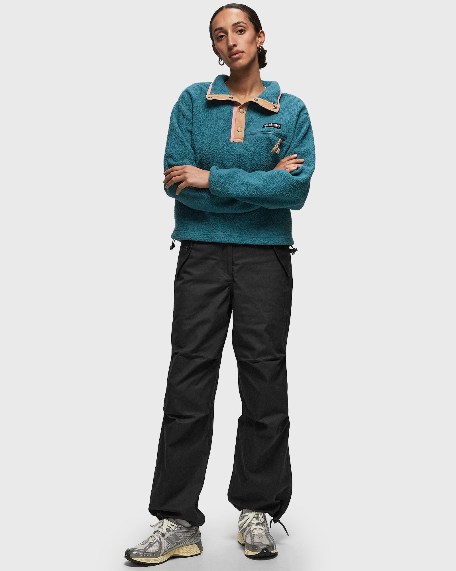 Helvetia Cropped Half Snap