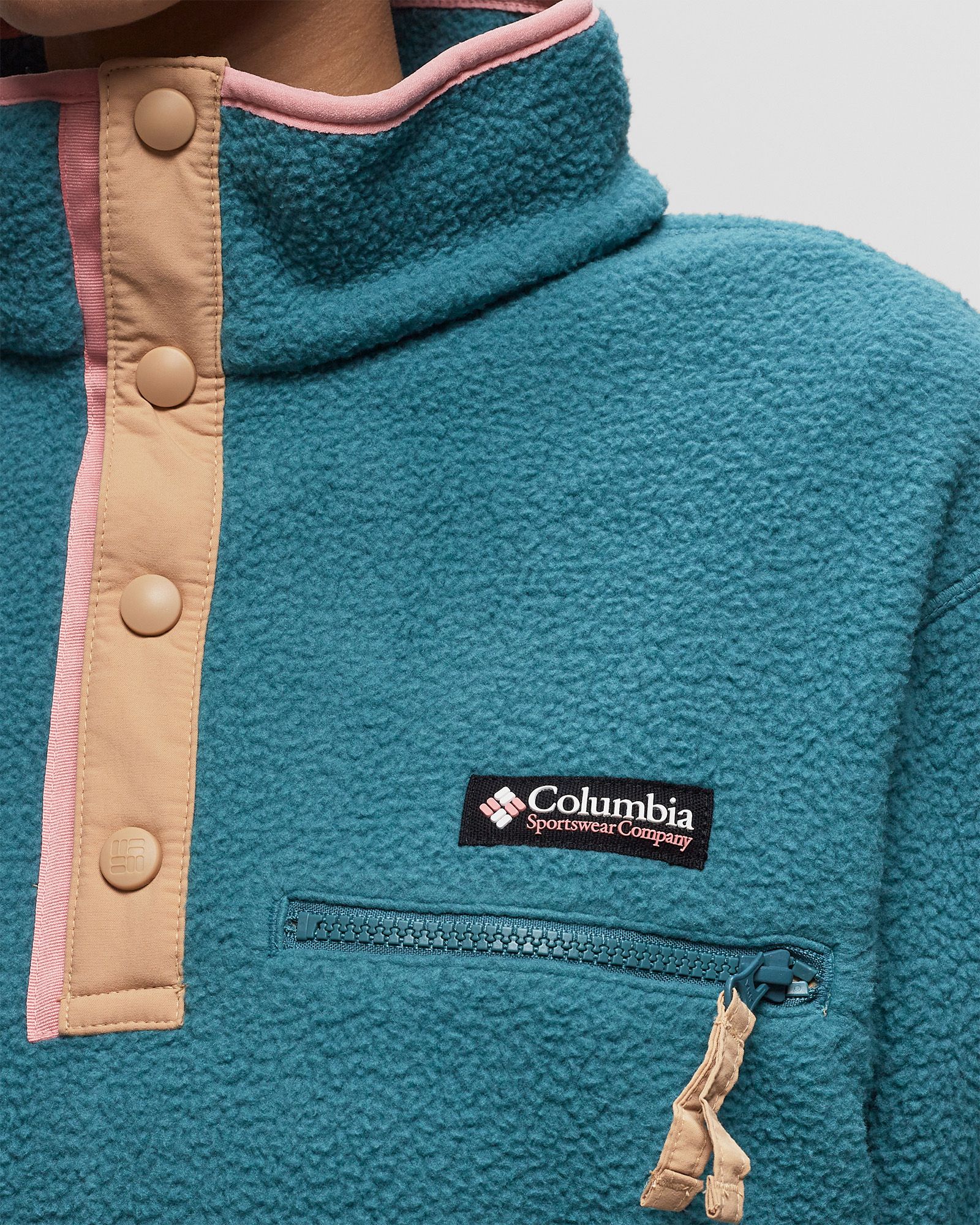 Helvetia Cropped Half Snap