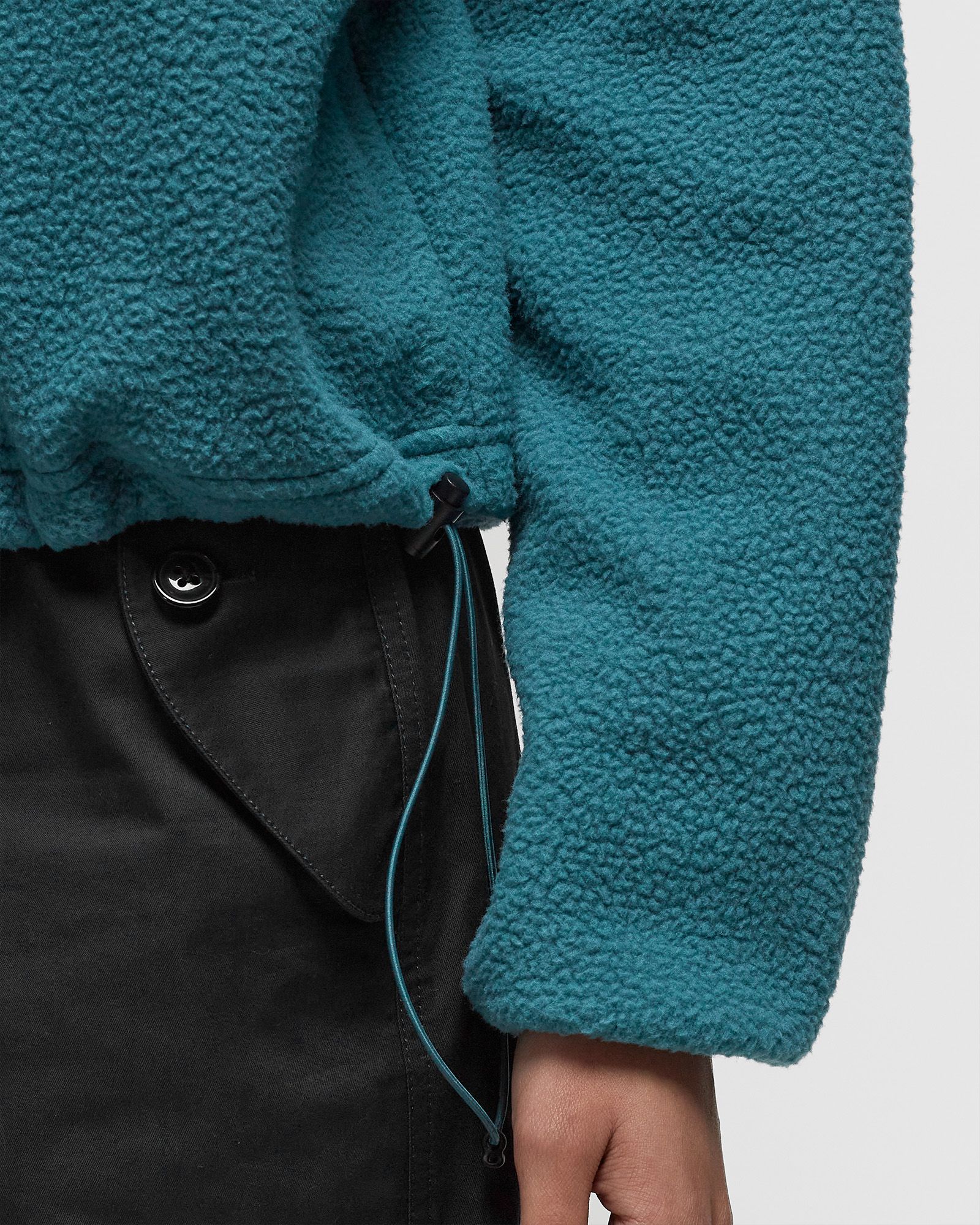 Helvetia Cropped Half Snap