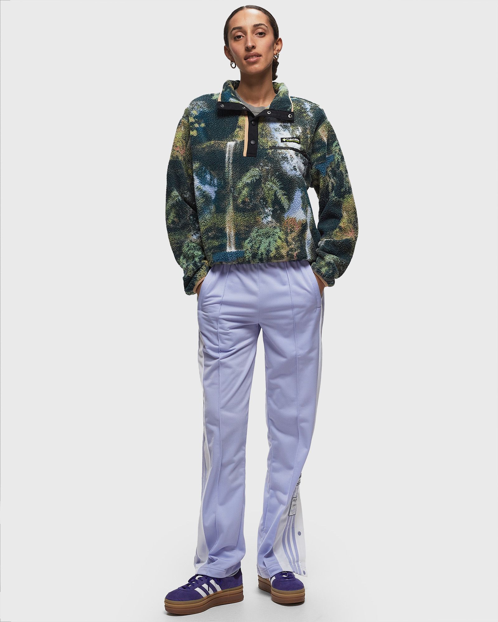 Helvetia Cropped Half Snap