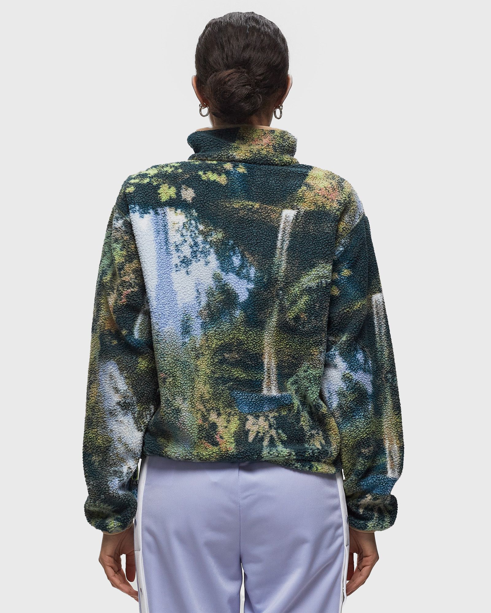 Helvetia Cropped Half Snap