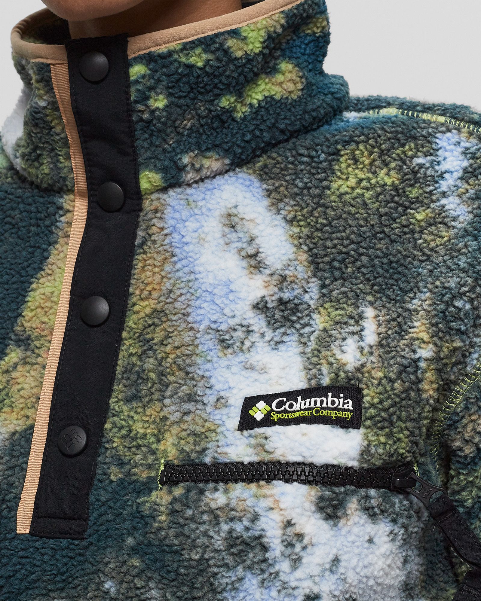 Helvetia Cropped Half Snap